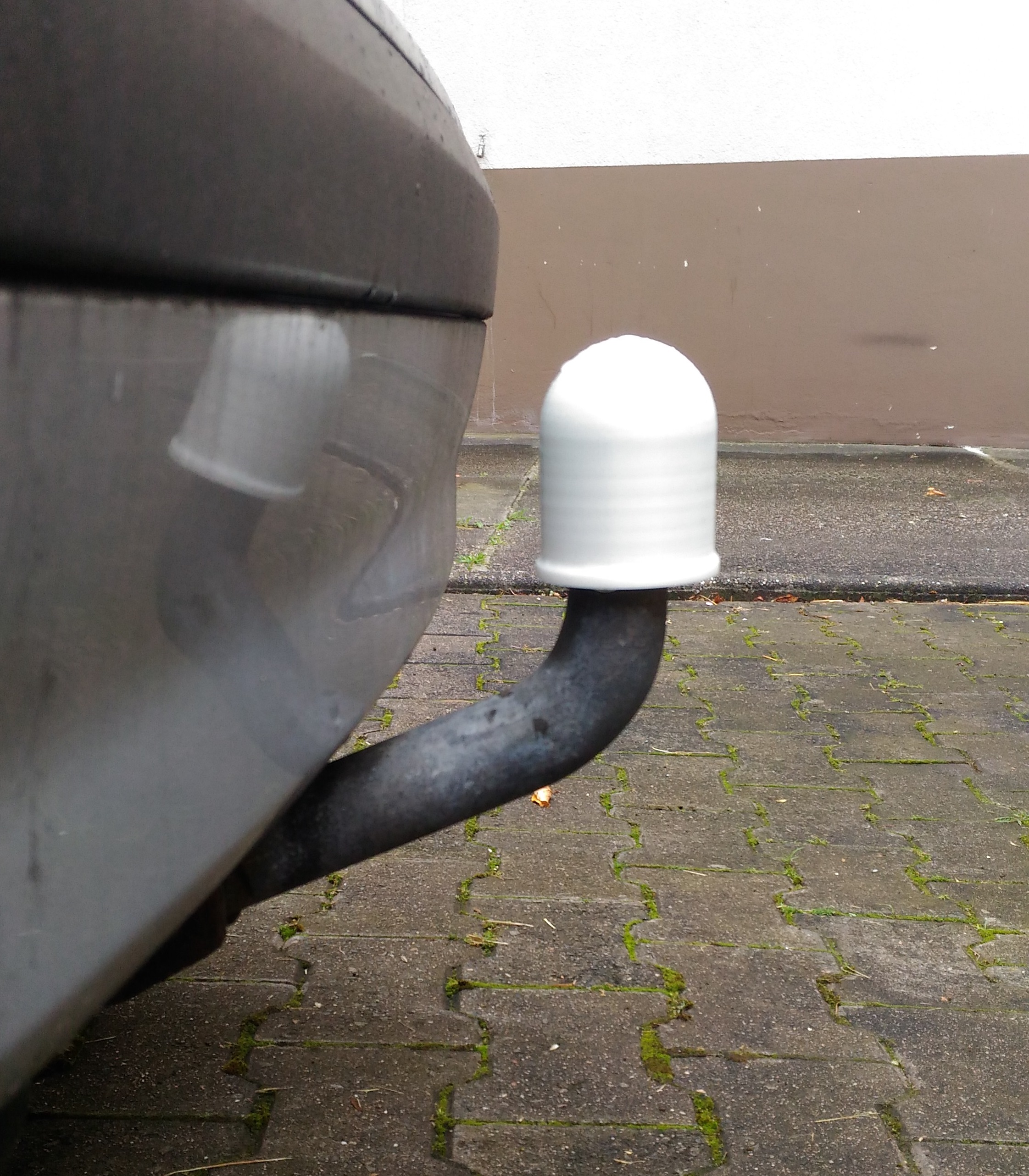 Simple hitch cap