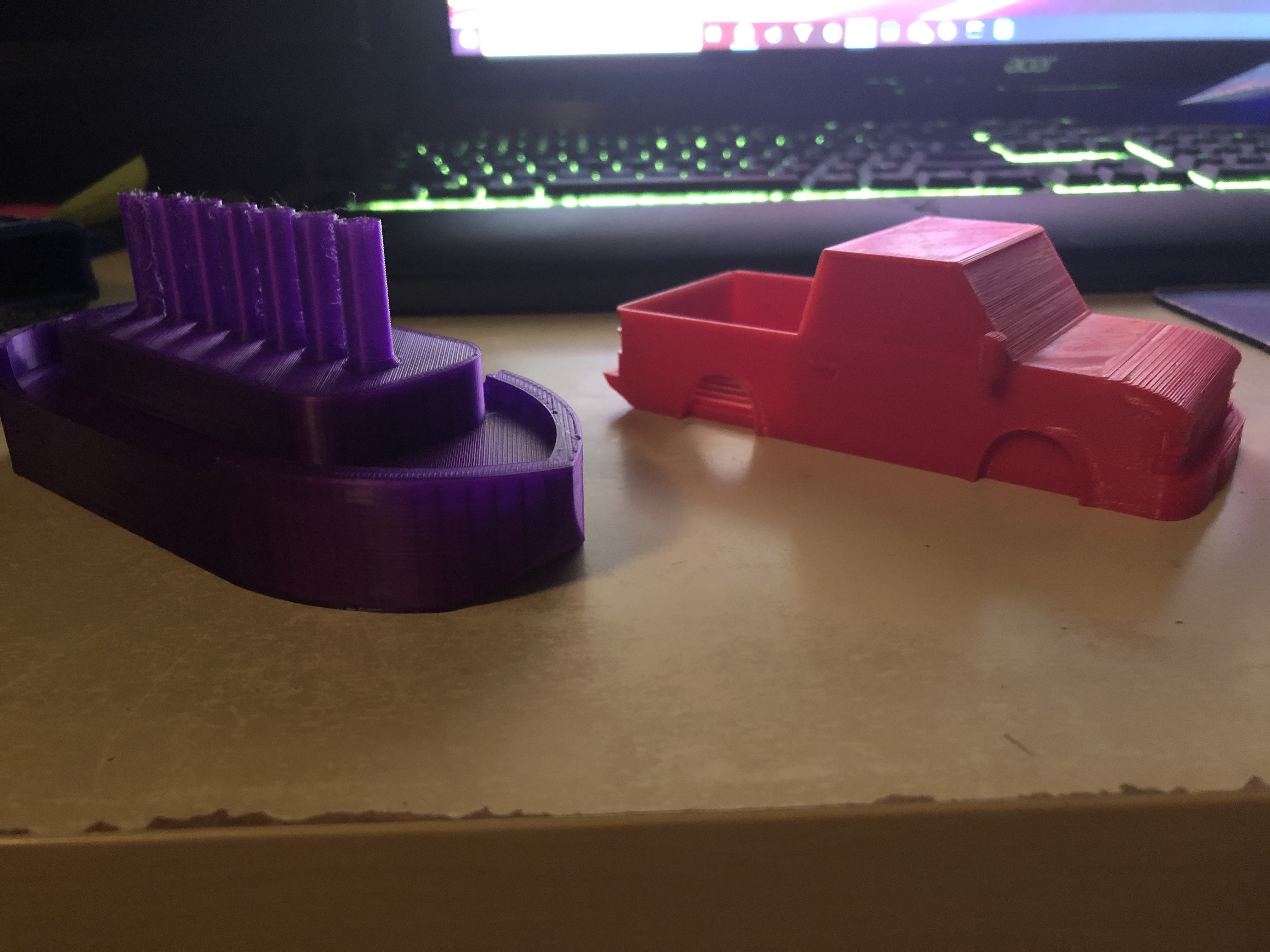 SteamBoat Pecil holder and Post-it note holding pickup truck