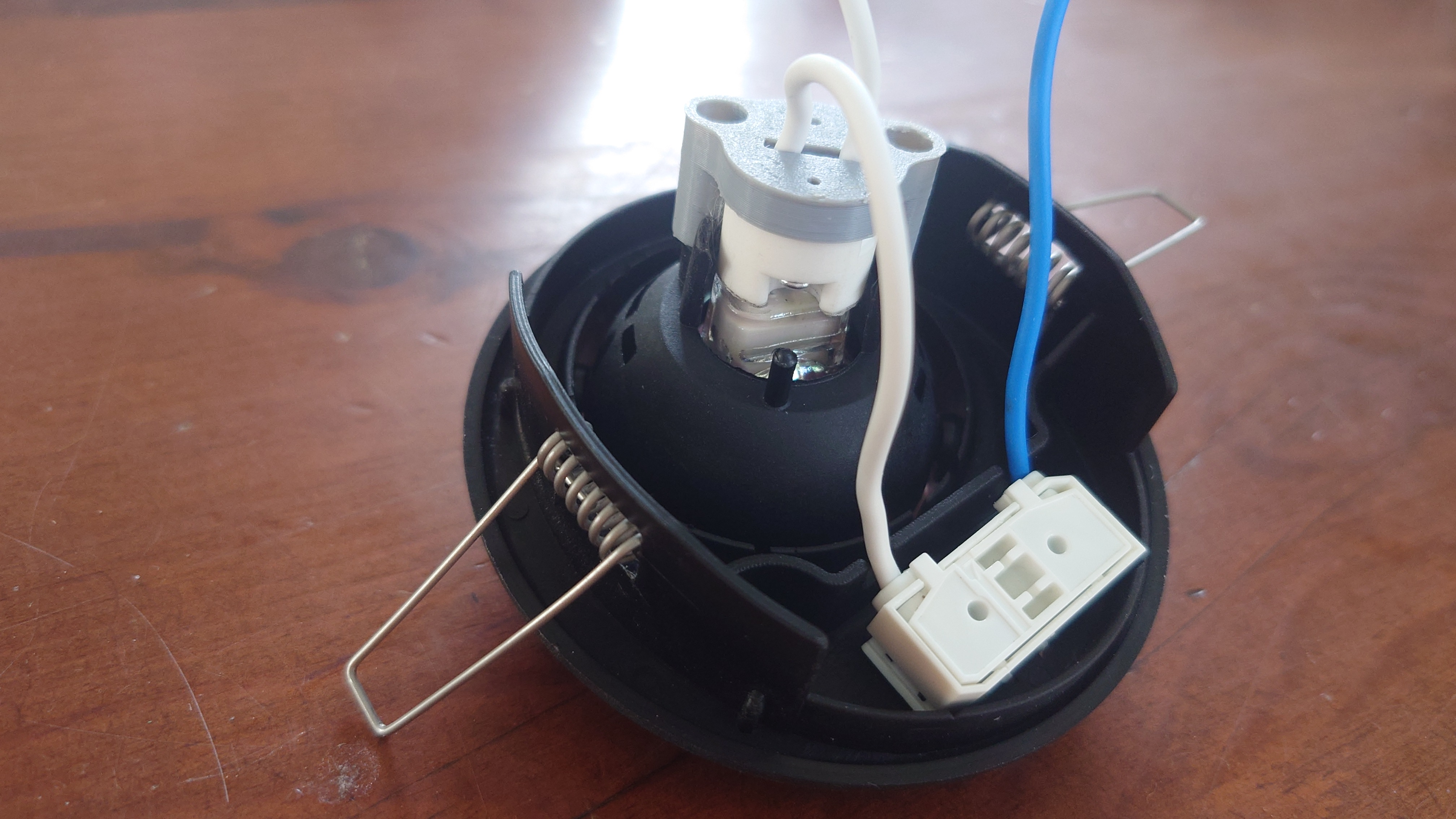 Dometic Lampbase GU4 for OSRAM bulbs