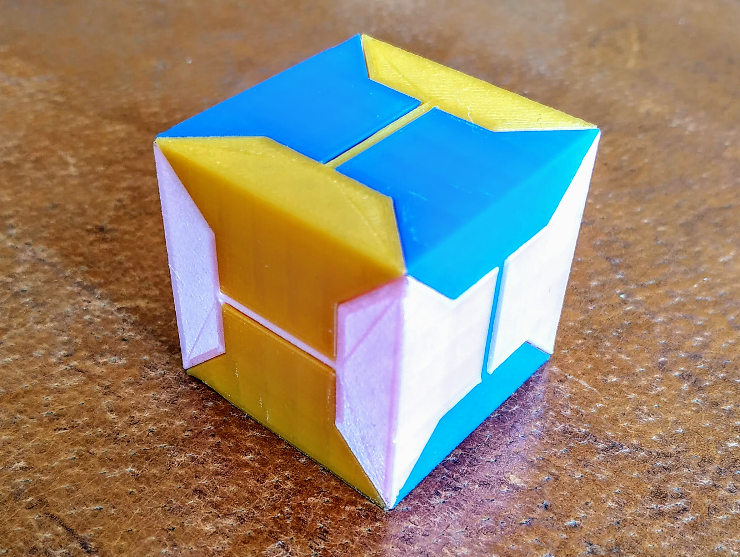 The Expanding Box puzzle (6 identical -easy to print- pieces)