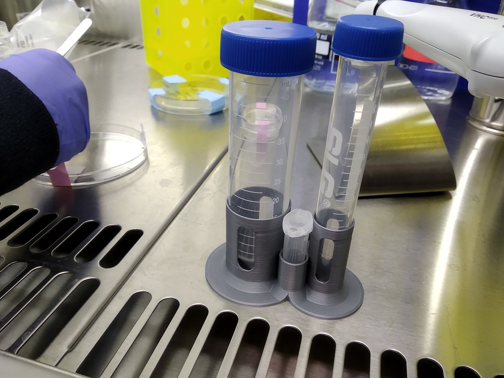 Small universal stand for centrifuge tubes and microlitre tubes