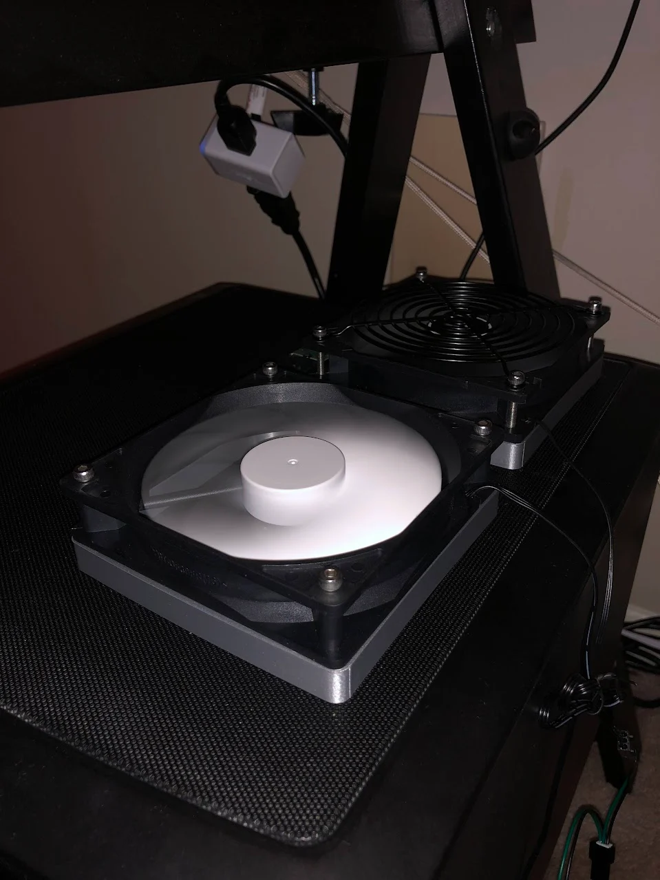 Magnetic Fan Mount – 120mm Metal Surface Bracket