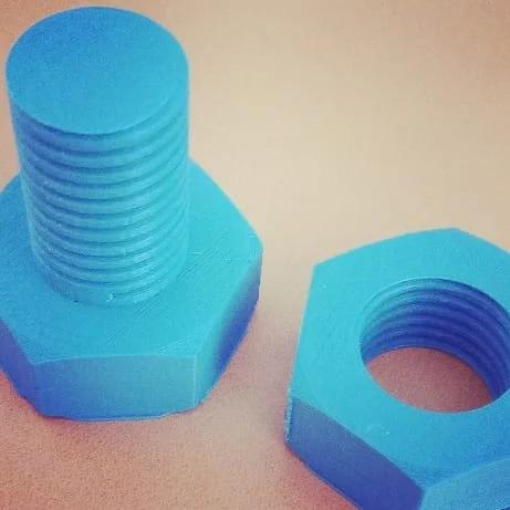Conjunto tornillo-tuerca