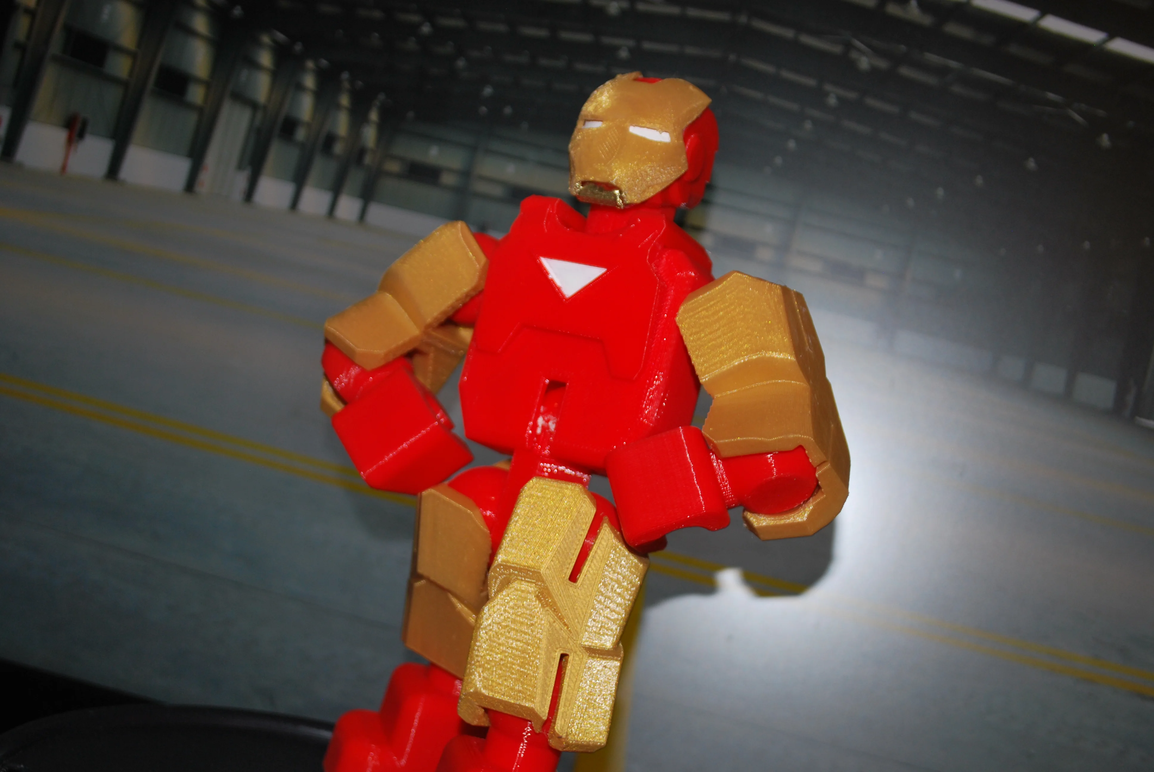 Iron Man - MARK VI Suit - Fully Posable - no supports