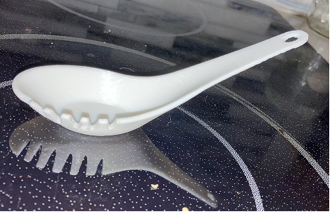 Toothed asian soup spoon