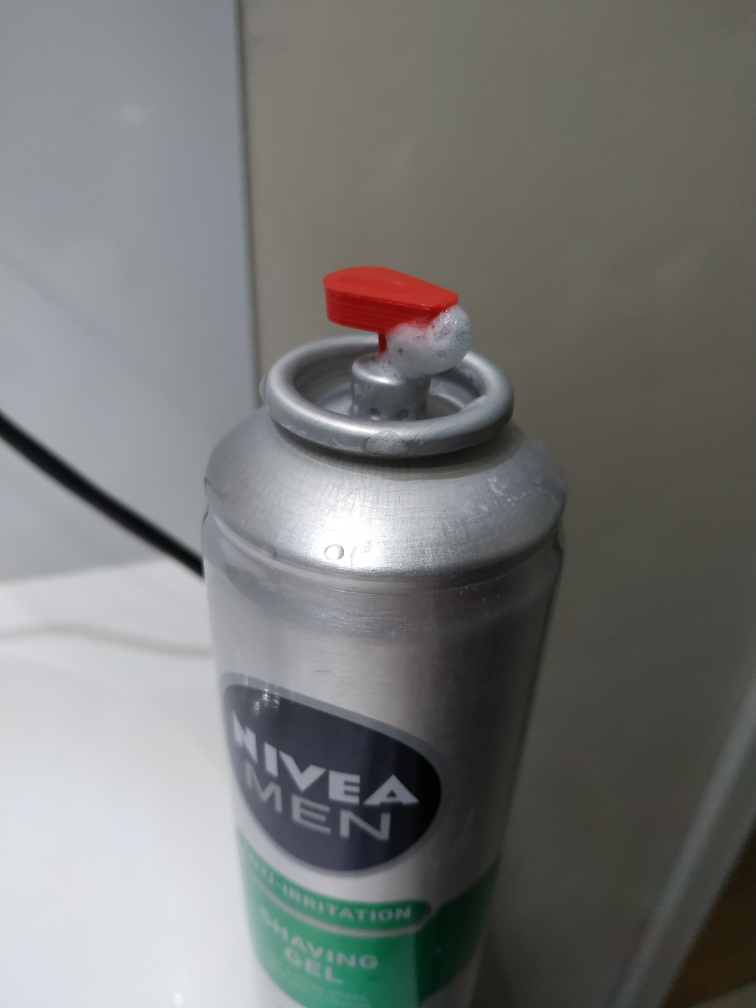Shaving cream bottle nozzle