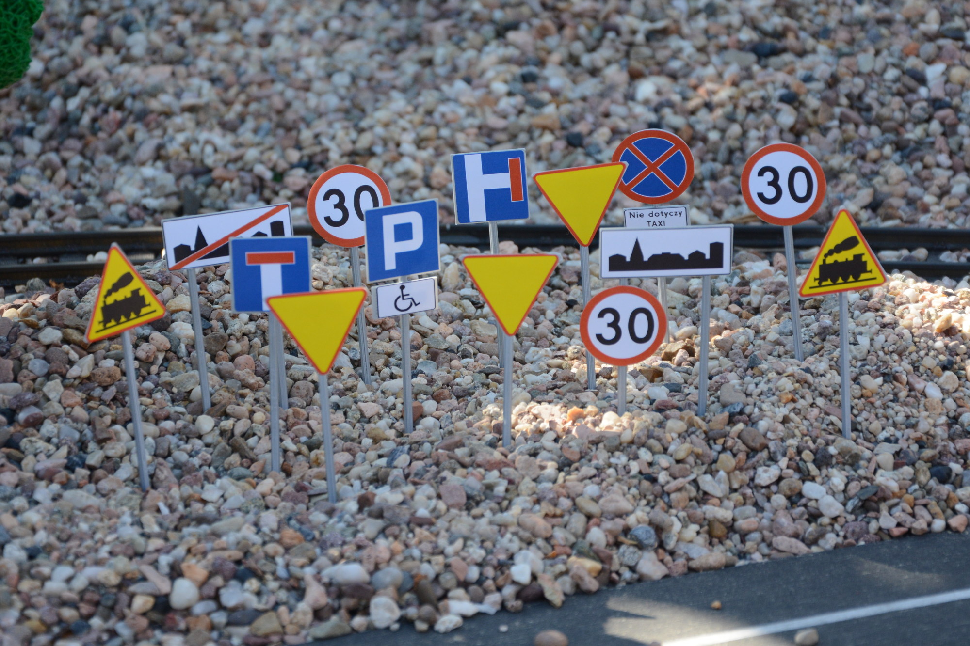 Road signs, Polish/European type (G-scale)
