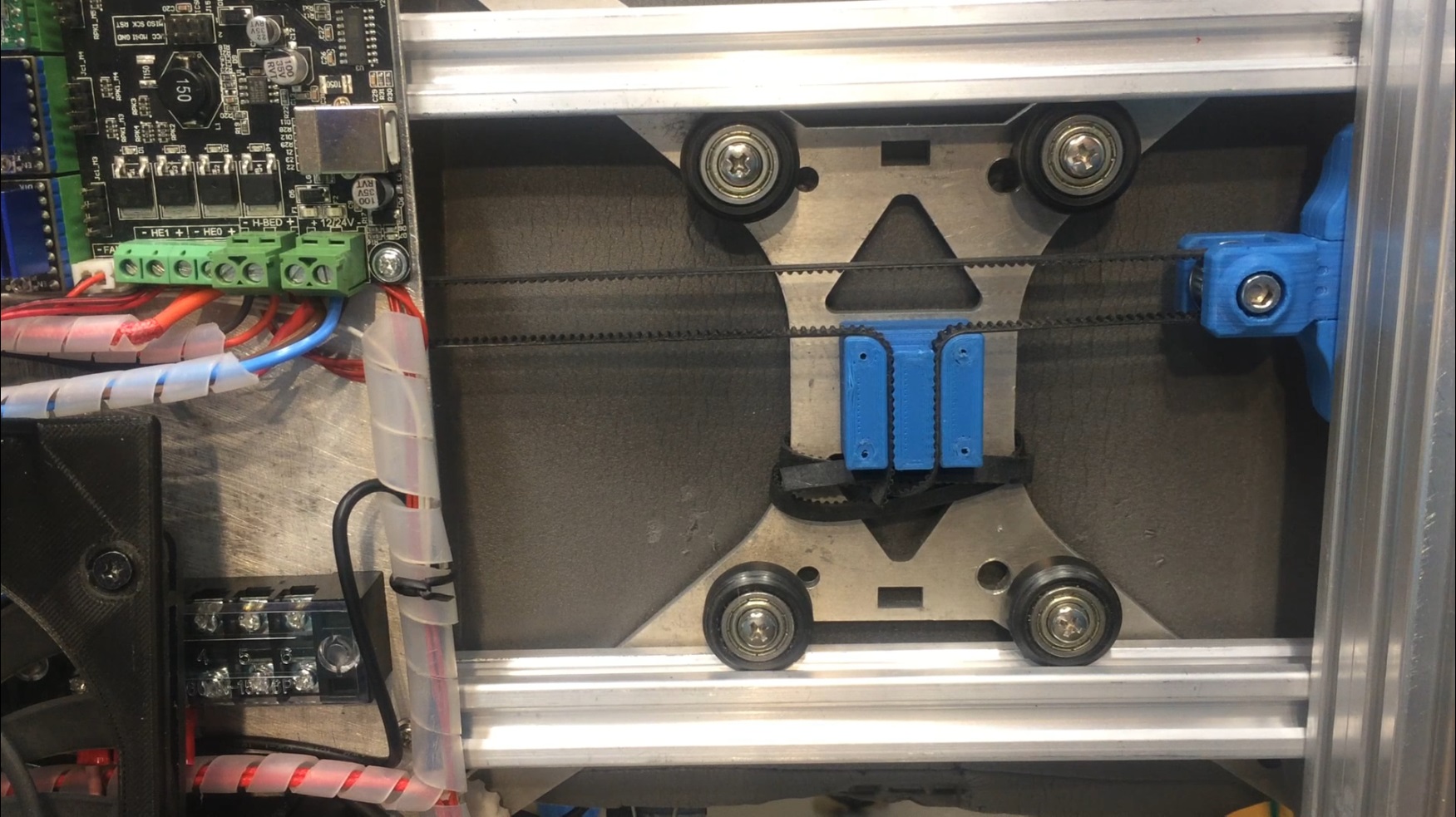 Belt holder of the carriage Y