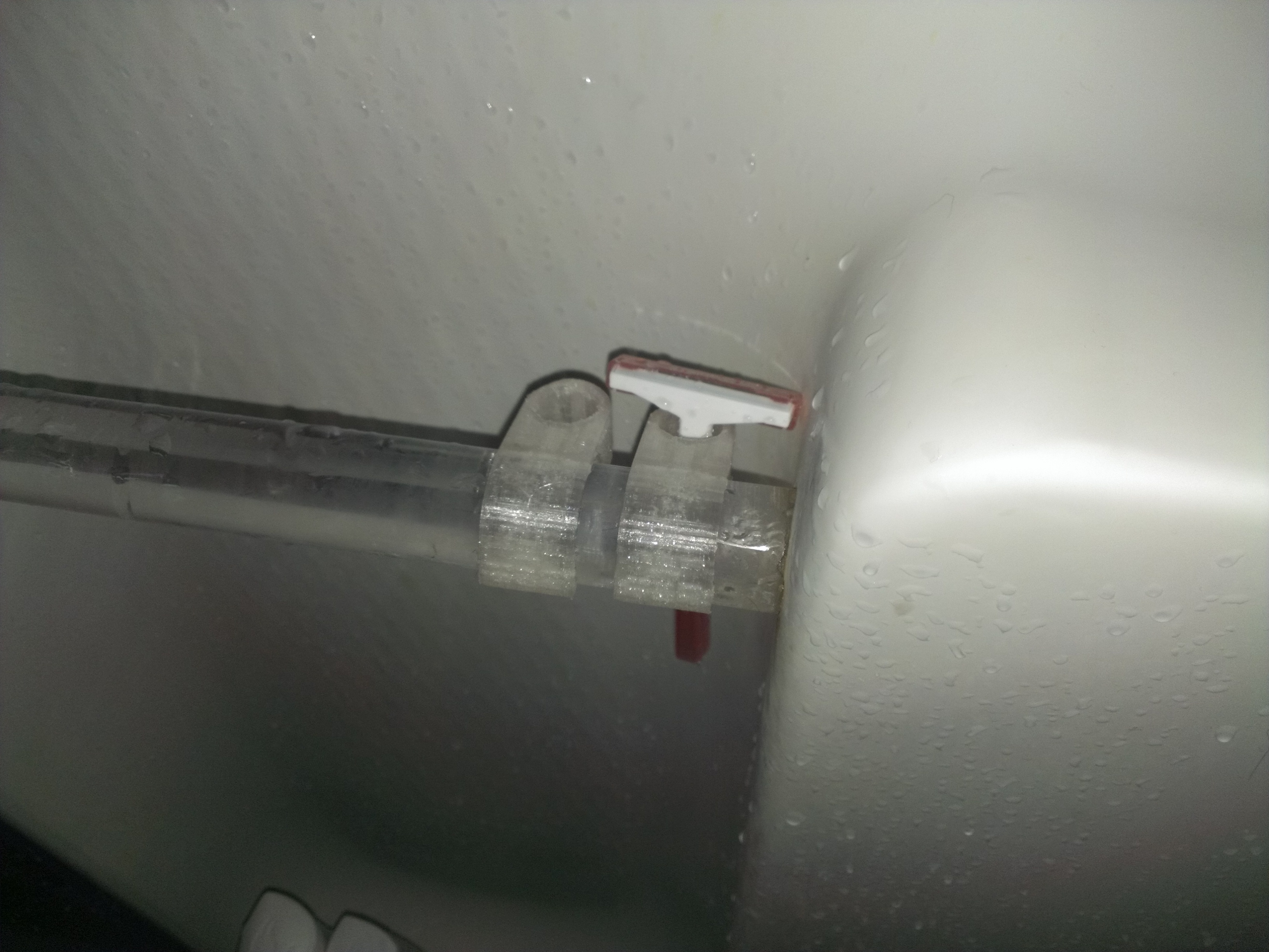 Shower  rail razor clip