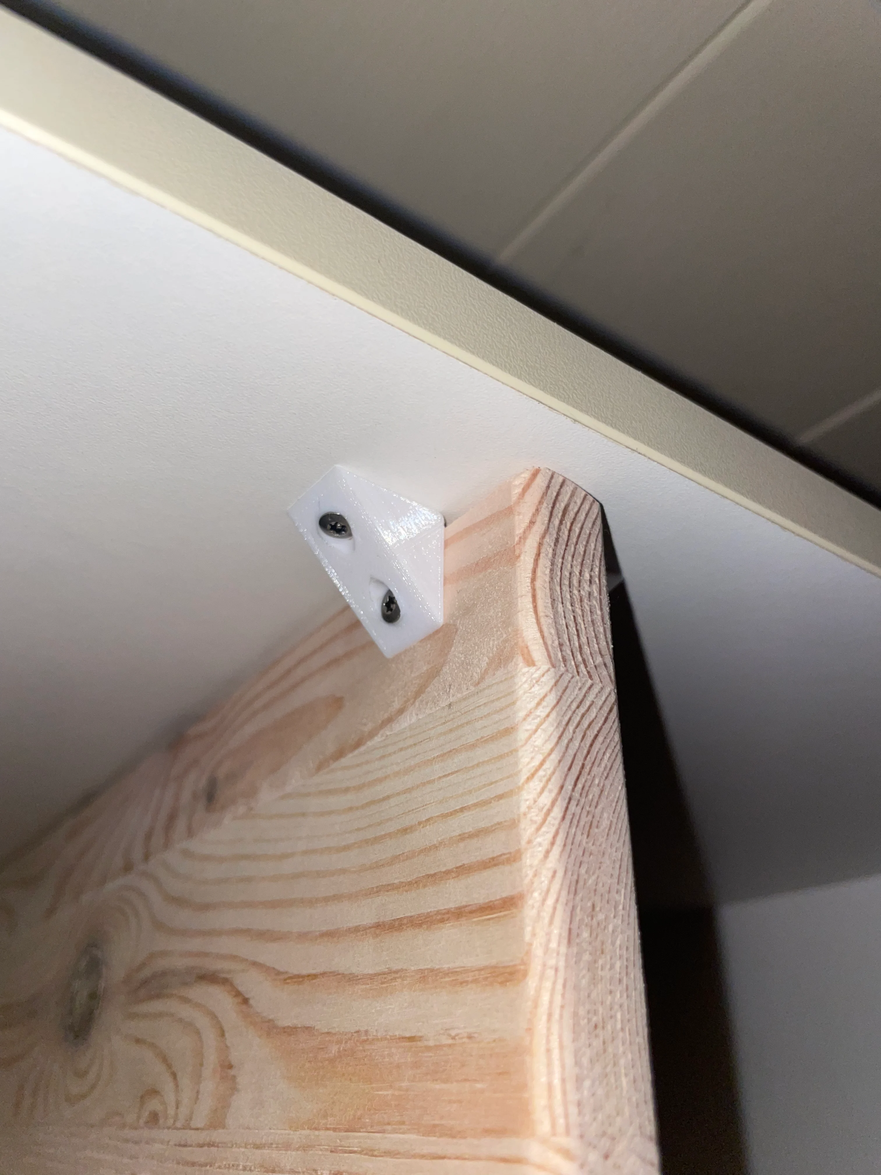Eckwinkel Regal Befestigung / Corner bracket shelf mounting