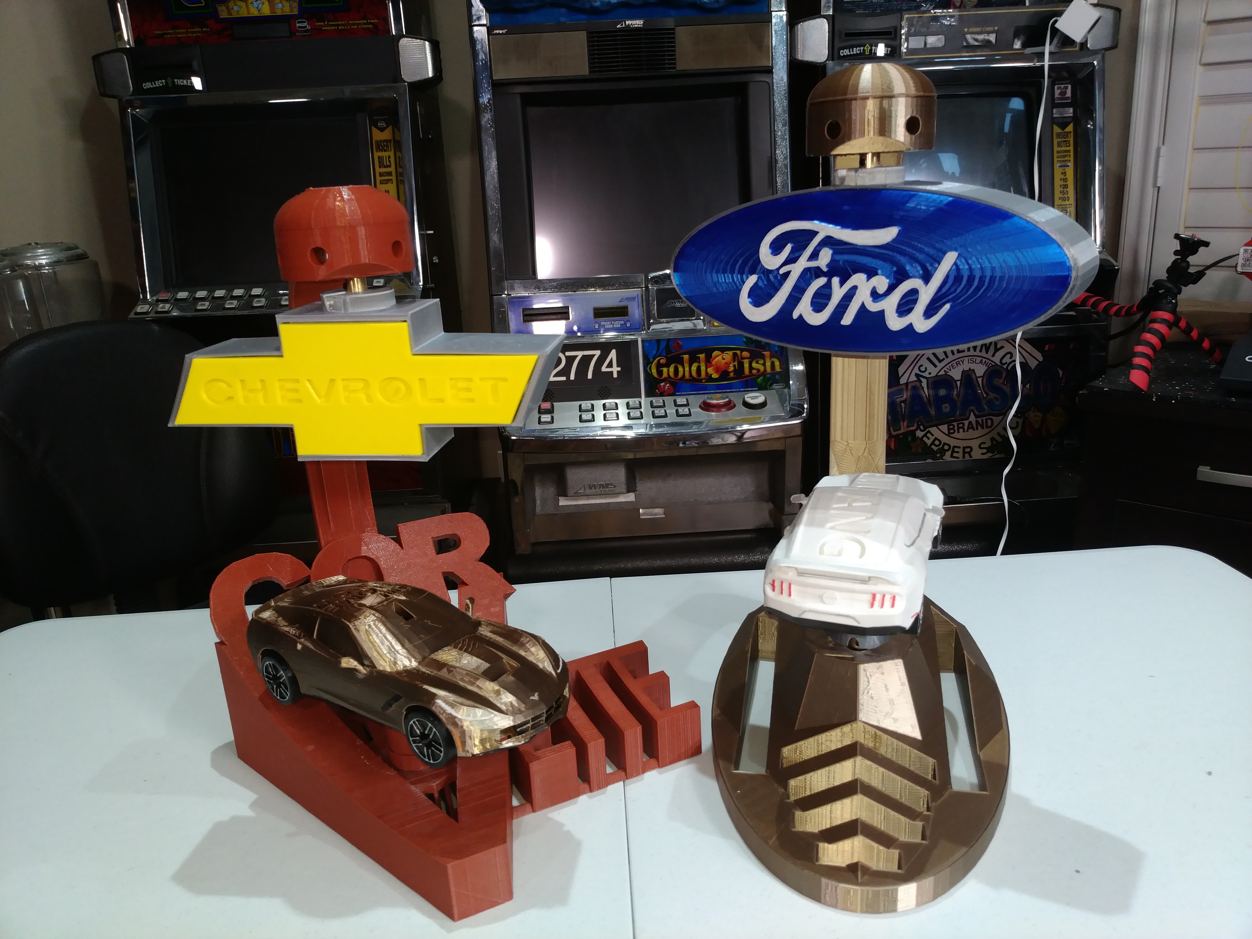 DESKTOP | Motorized & Magnetic Sign and Car