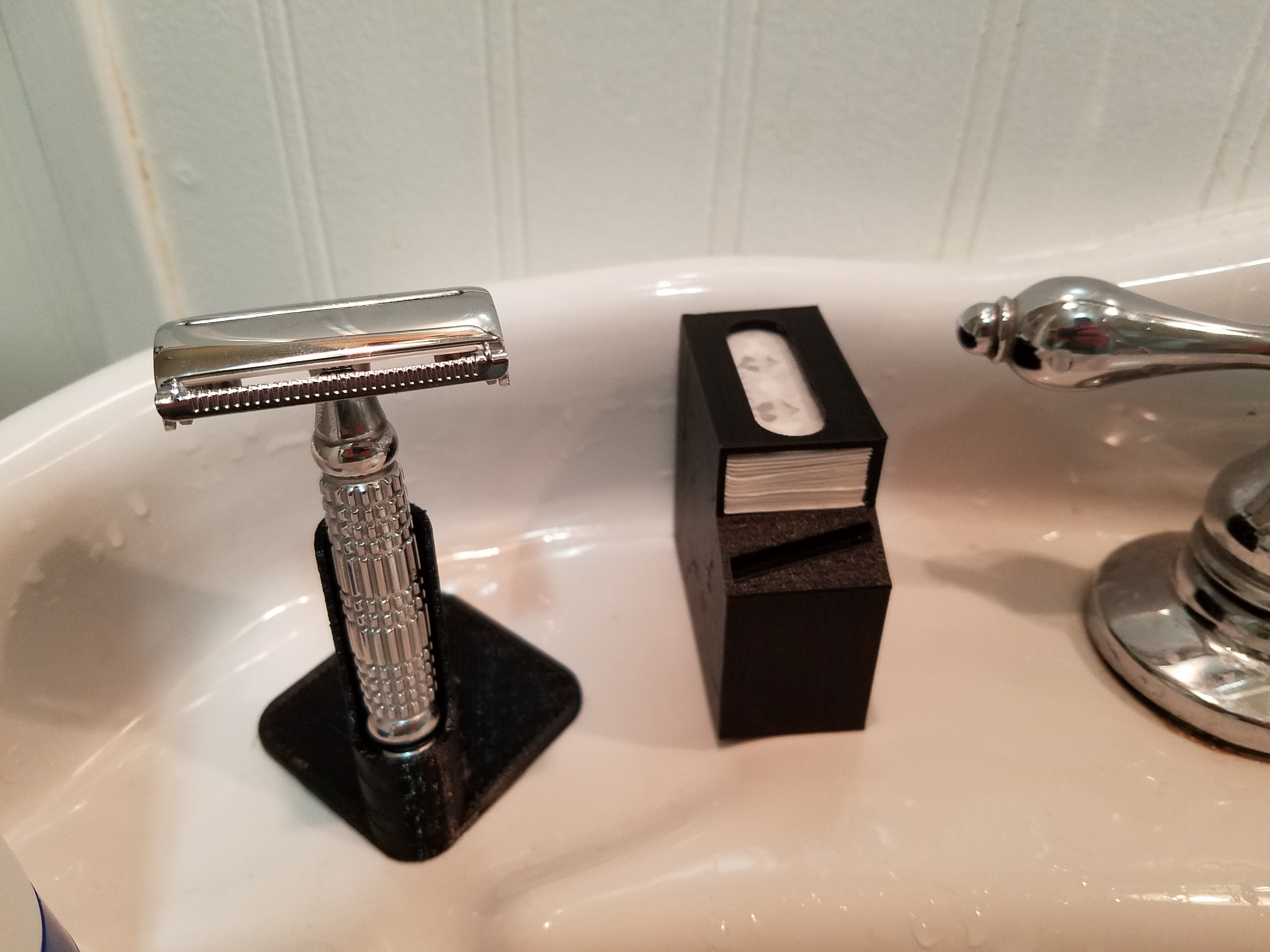 Razor Storage/Disposal