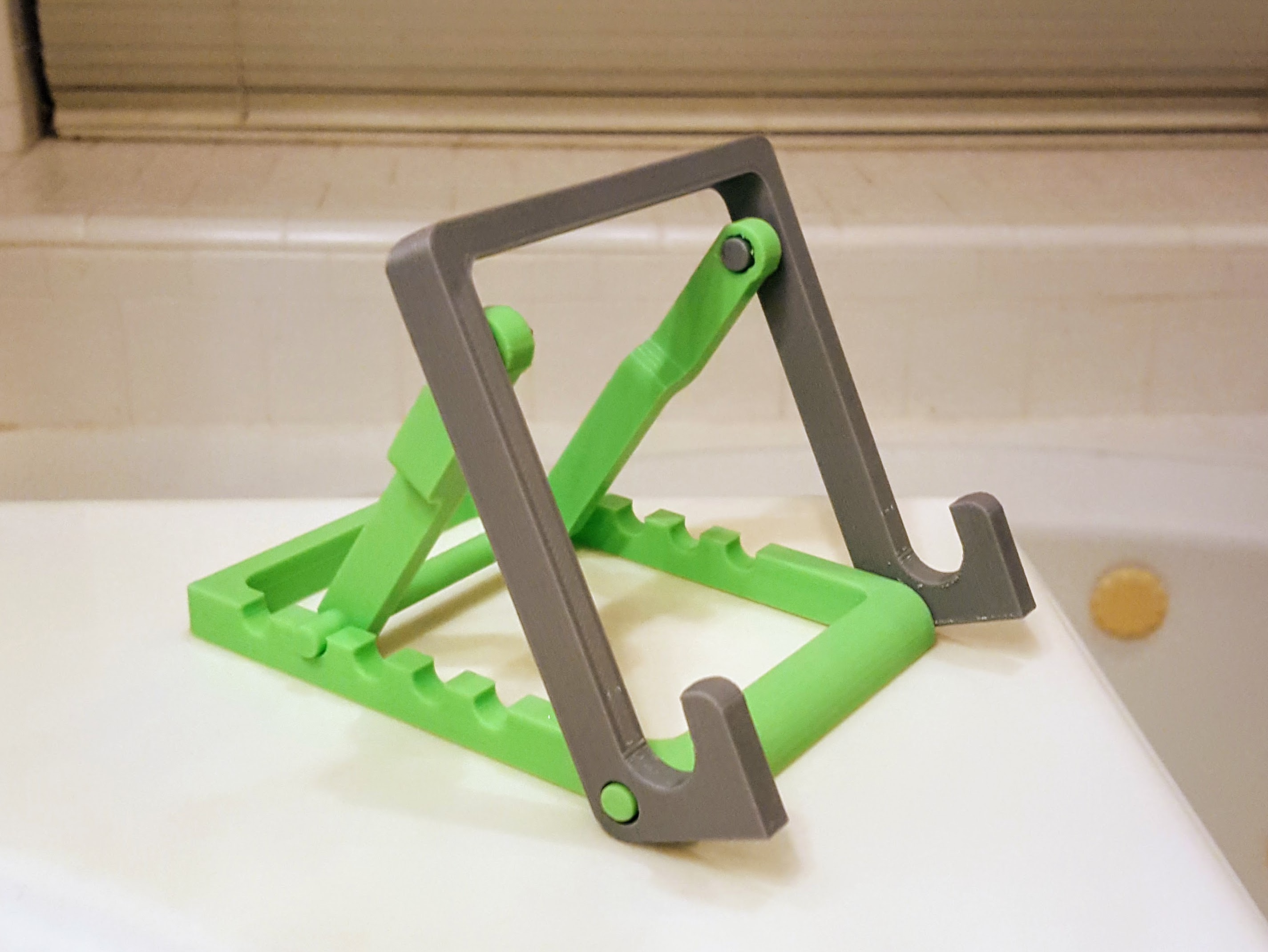 Adjustable tablet stand