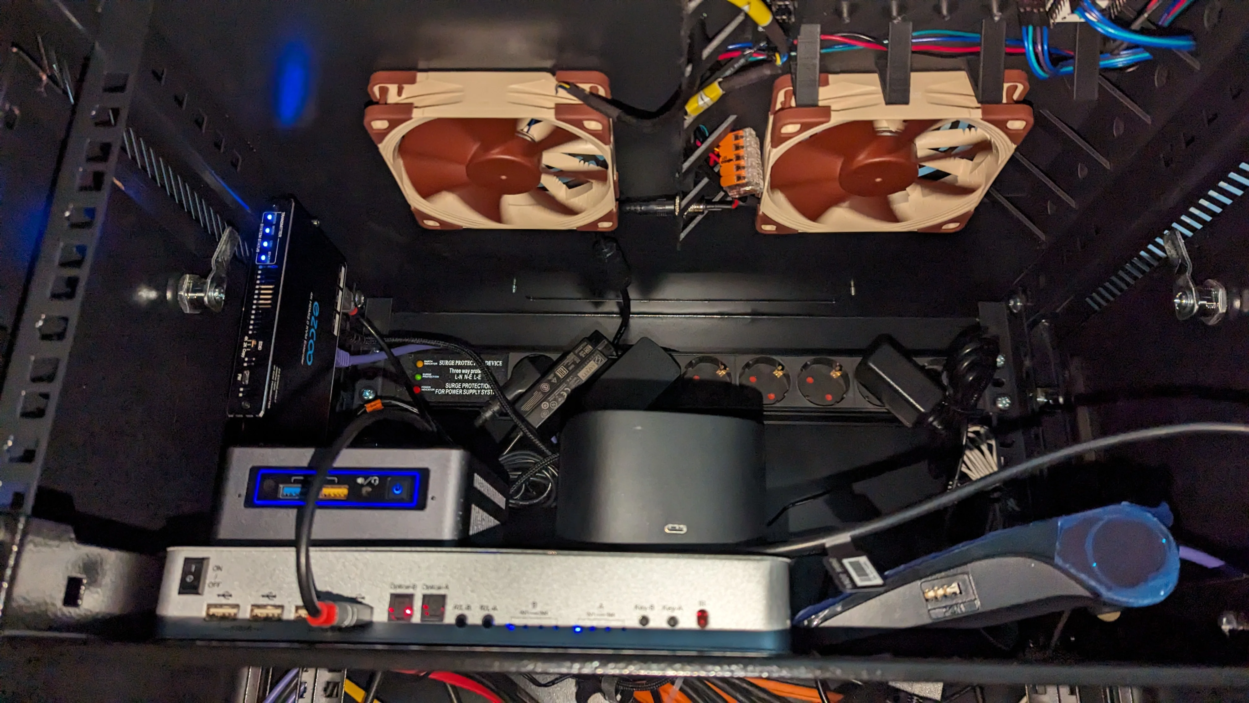 120mm Fan Mount + NodemcuV2/WemosD MINI + Cable Management