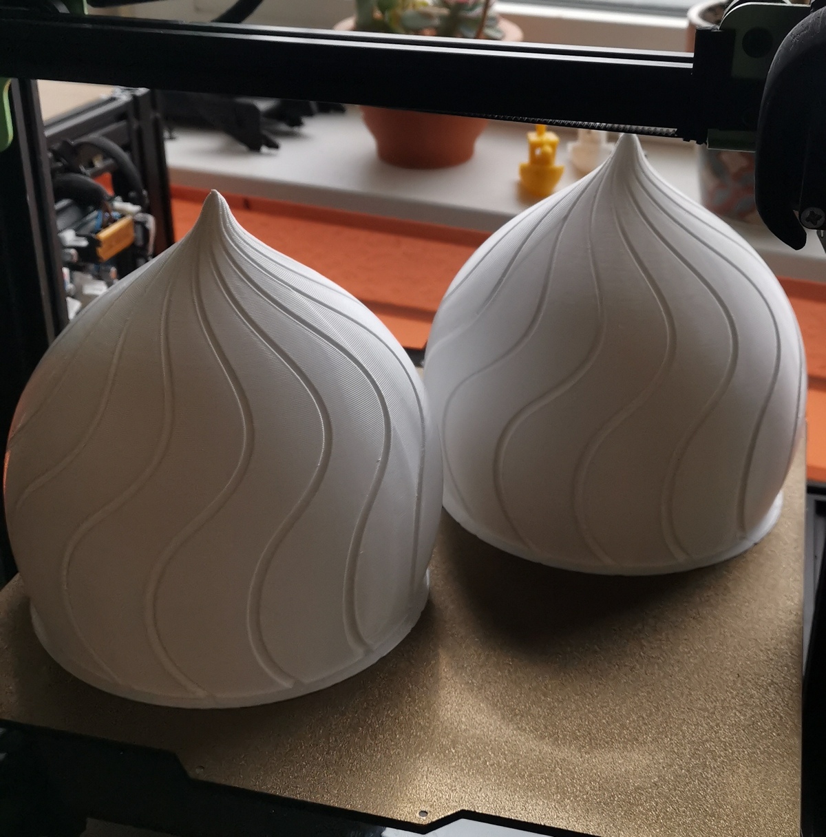 big round vase for macramé and wallmounting