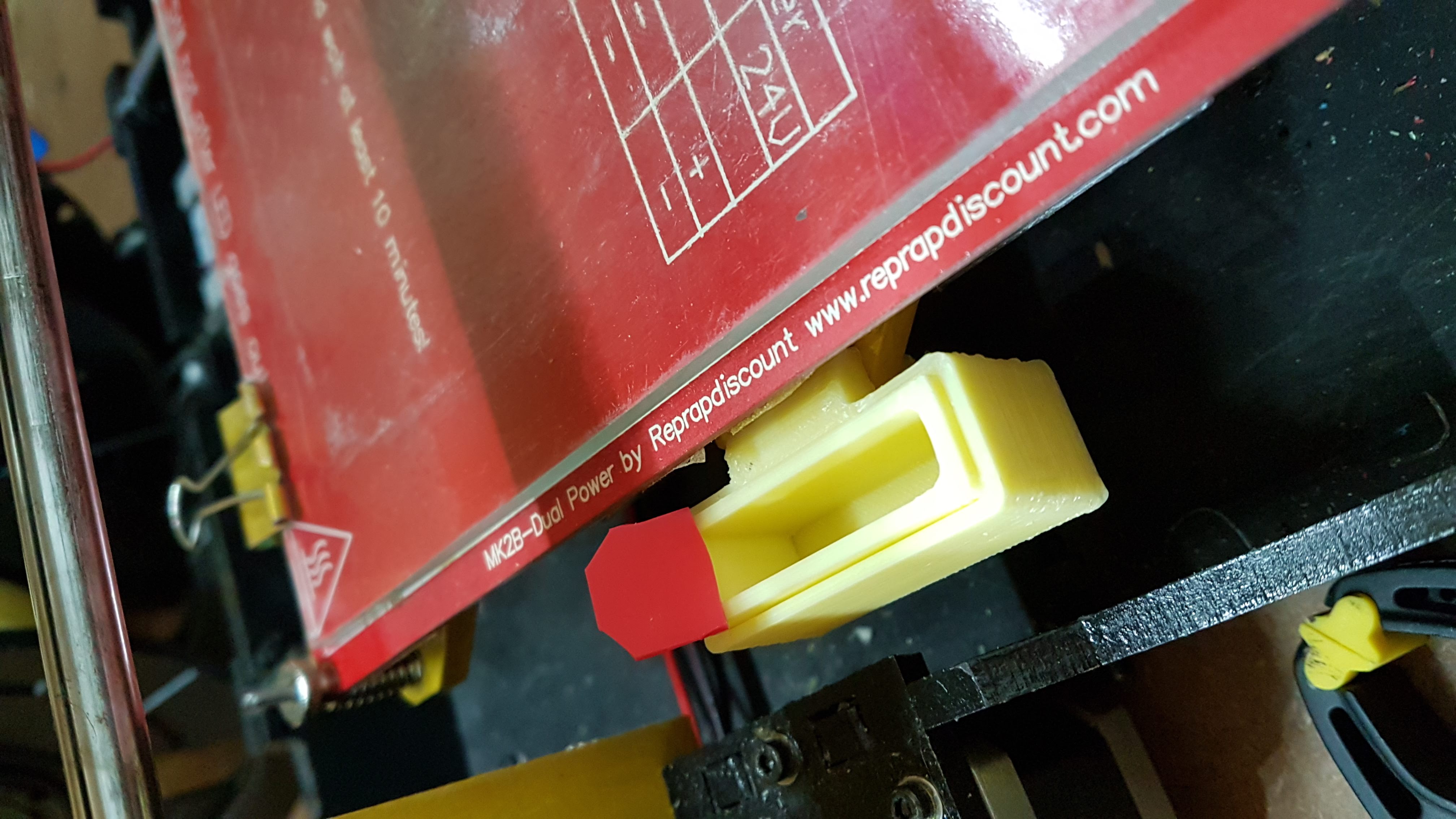 Hotend nozzle cleaning container