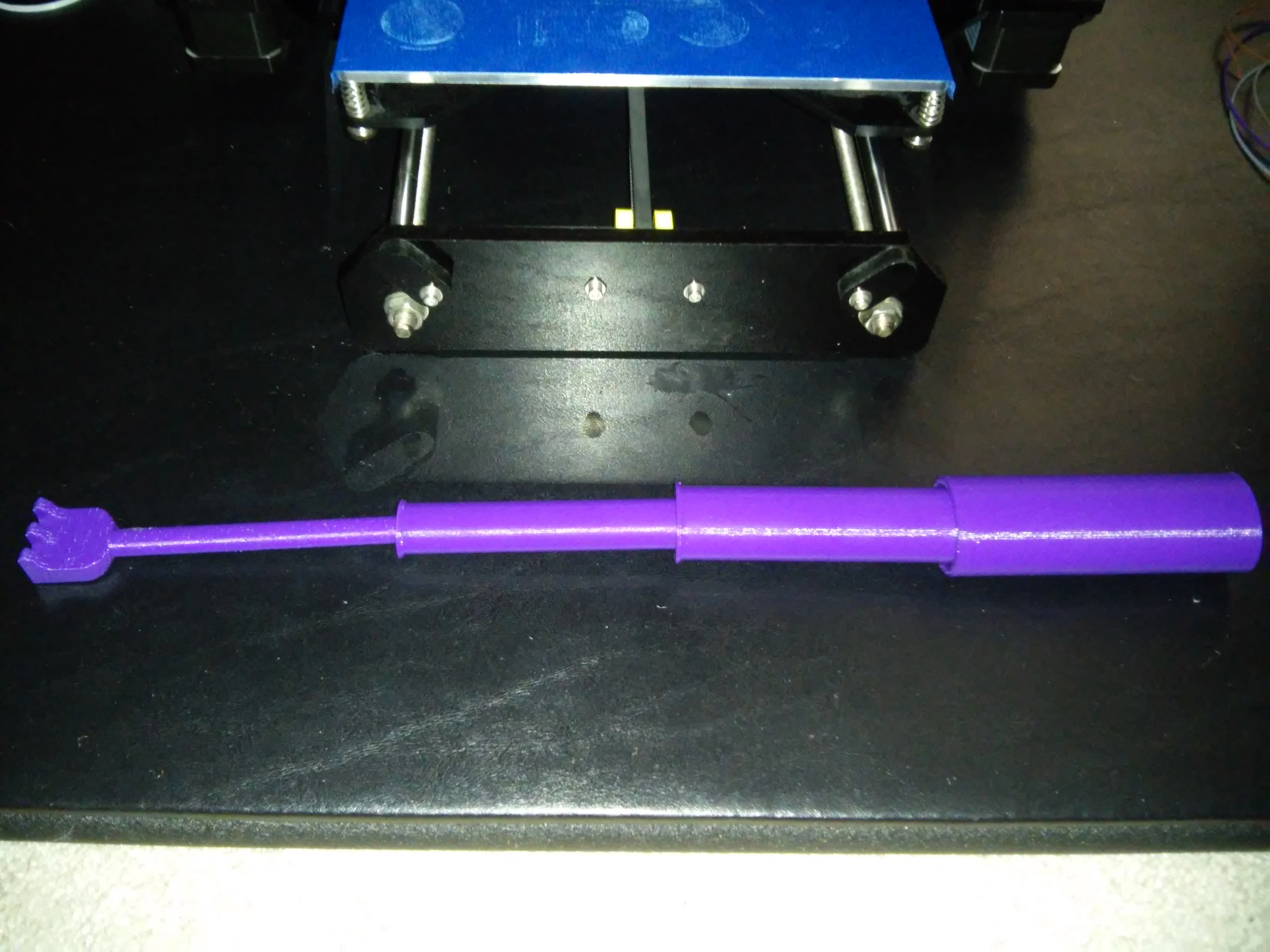 Telescoping backscratcher