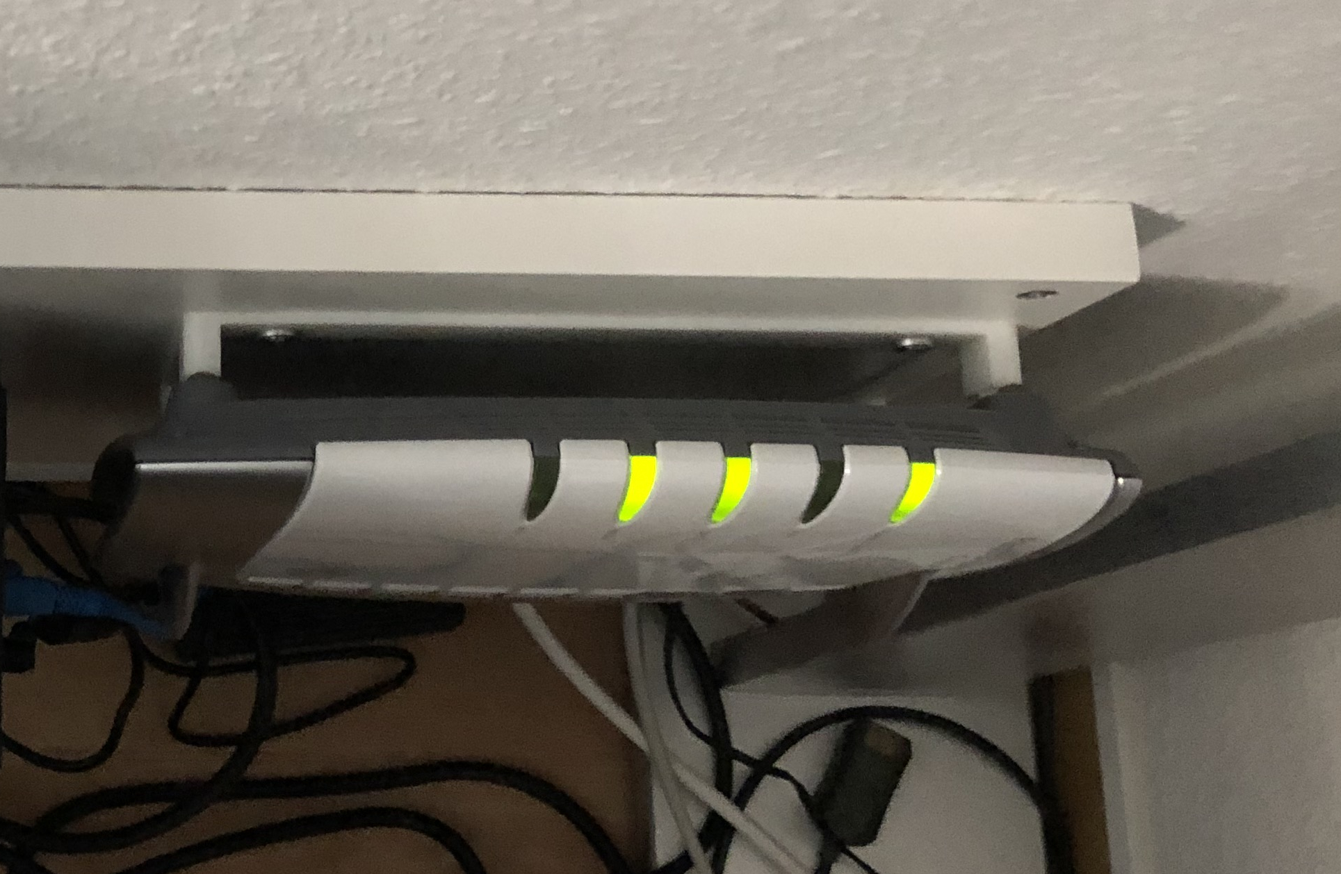 FRITZ!Box 6490/7490 Wallmount with Airflow