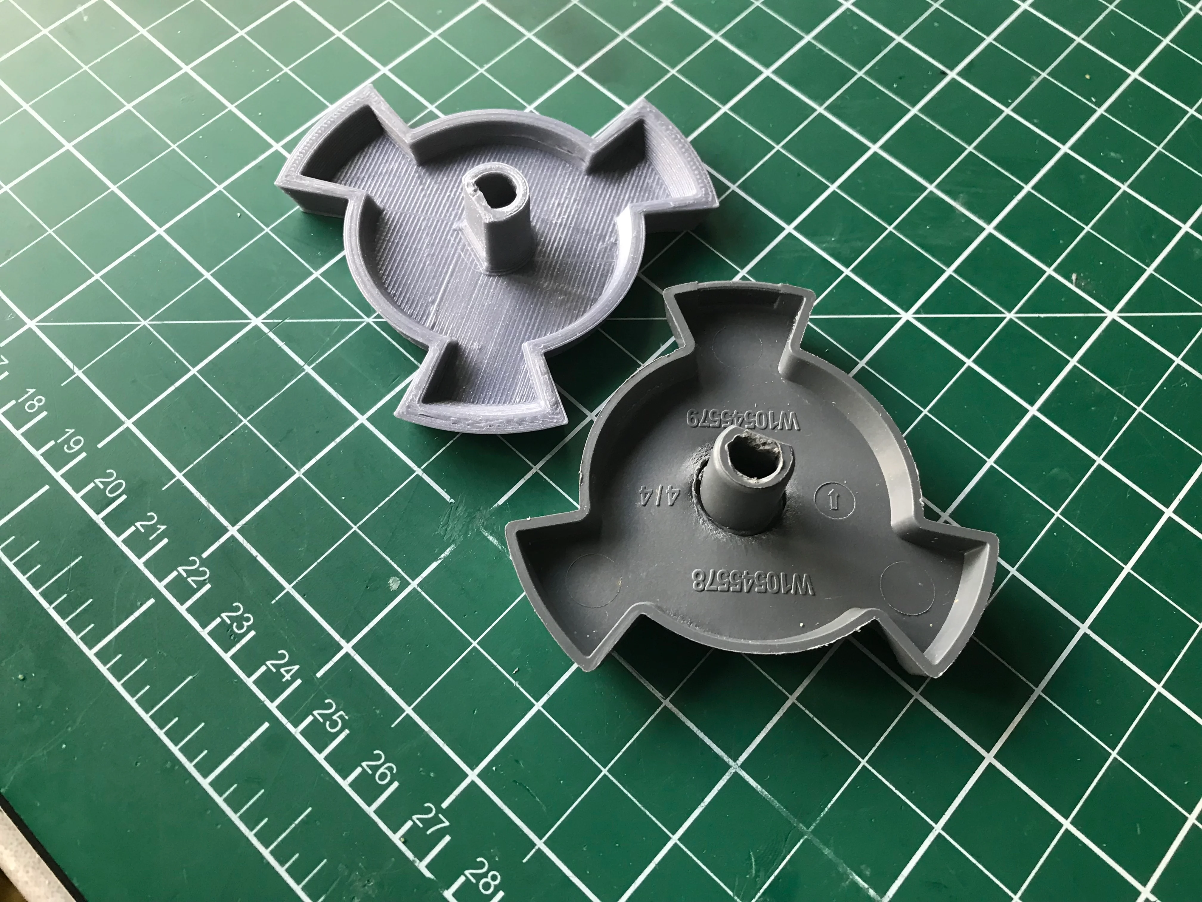Microwave Oven turntable spindle/coupler