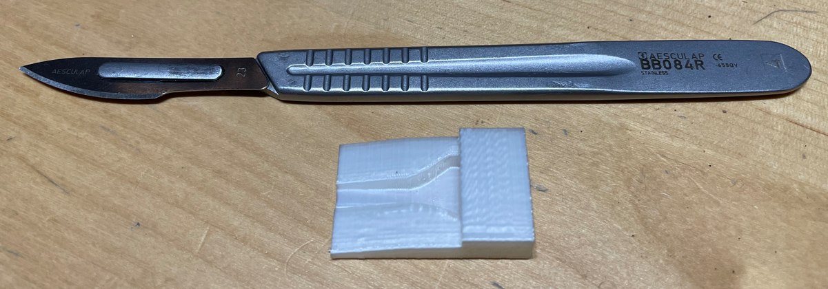 Scalpel blade extractor size 4 - Extracteur de lame de scalpel taille 4