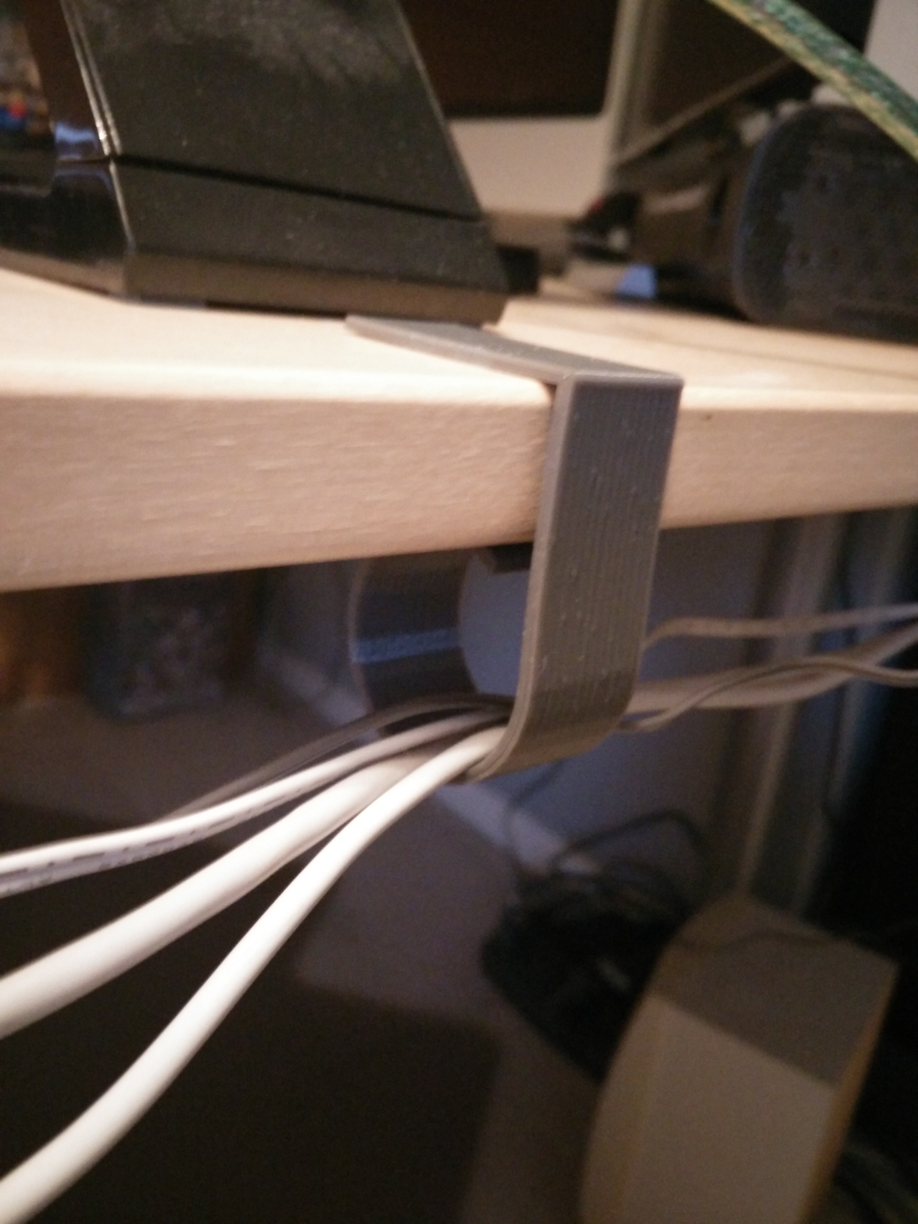 Desk clip / Cable Management