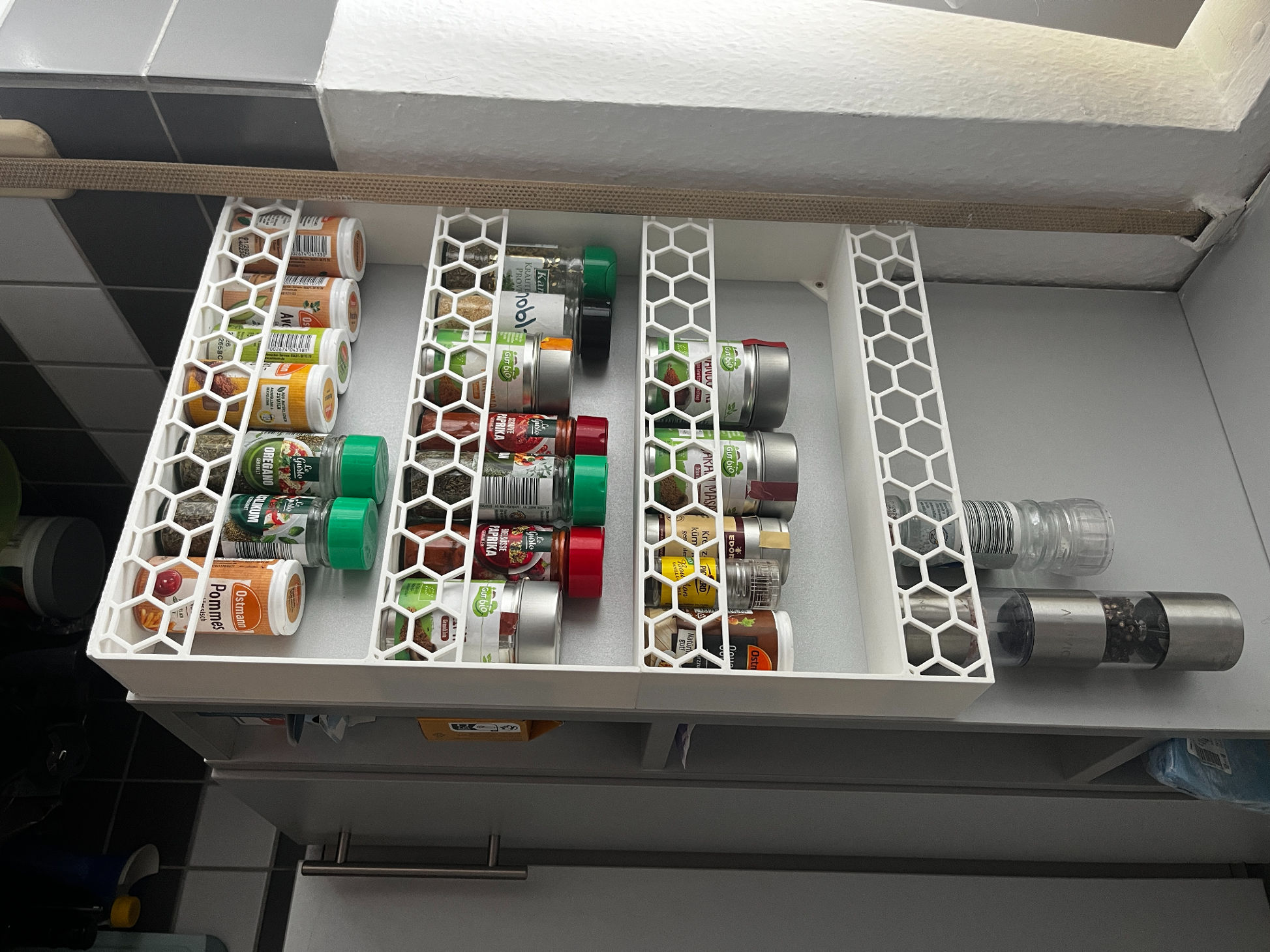 Big Spice Rack with Hexagonal Pattern and Wall Mount
