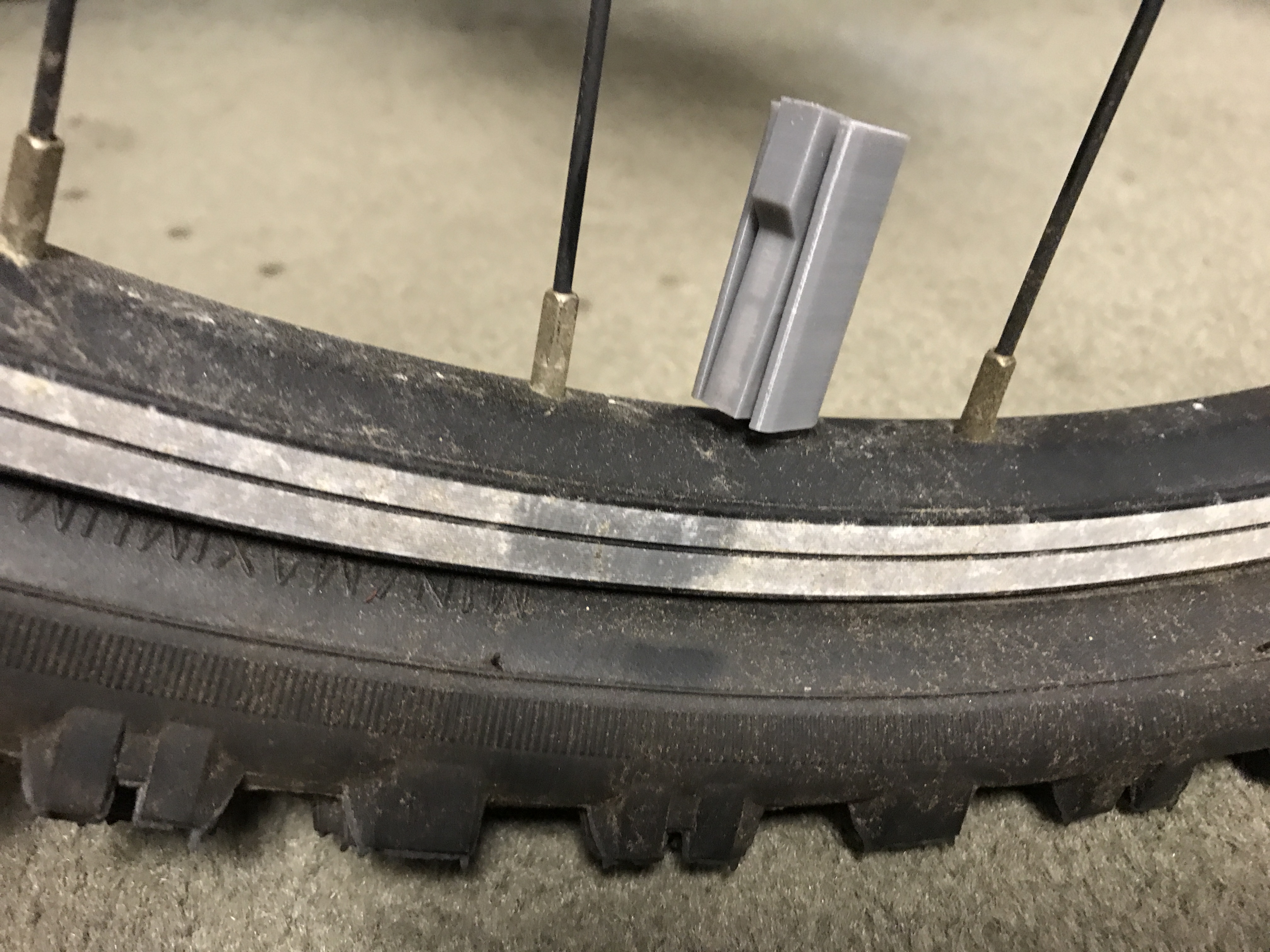 derSchraderFlatter QR - quick release tire deflator for Schrader valves