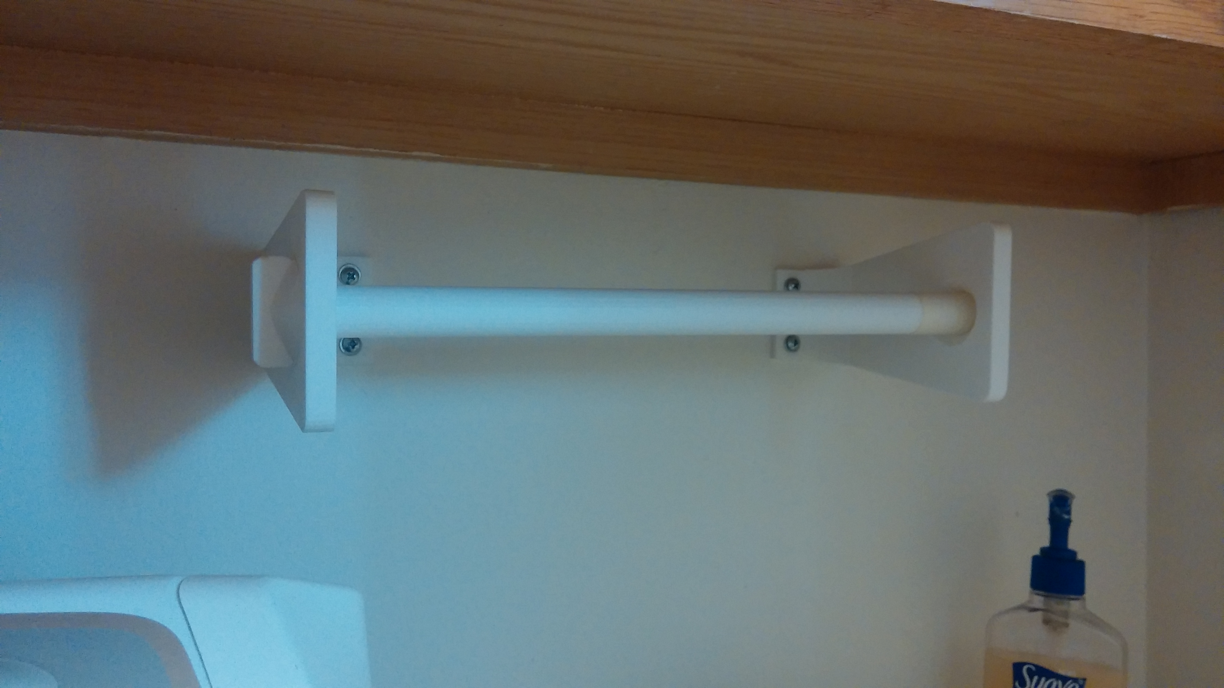 Twist-on Paper Towel Holder with Rod