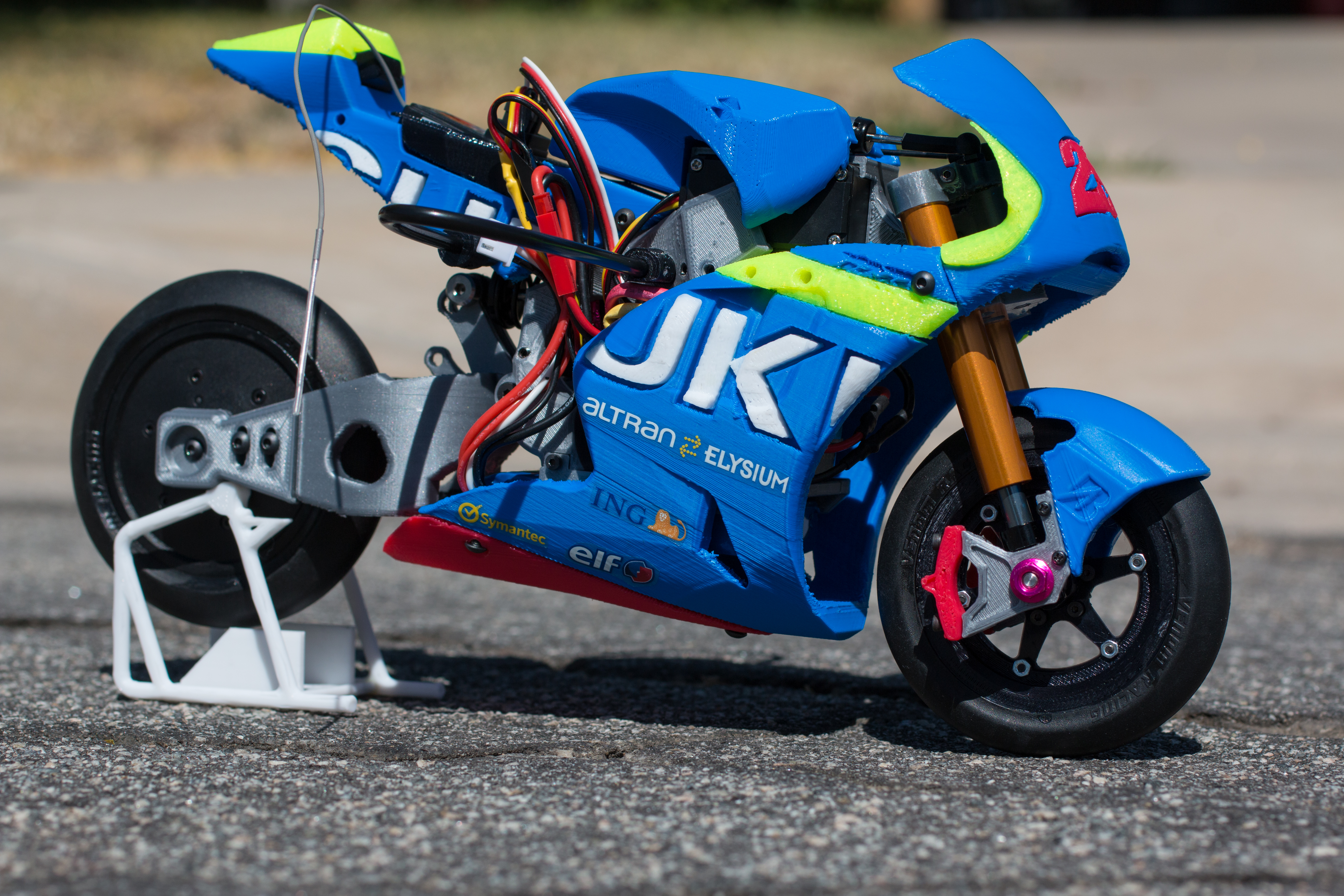 2016 Suzuki GSX-RR 1:8 Racing RC MotoGP Version 2