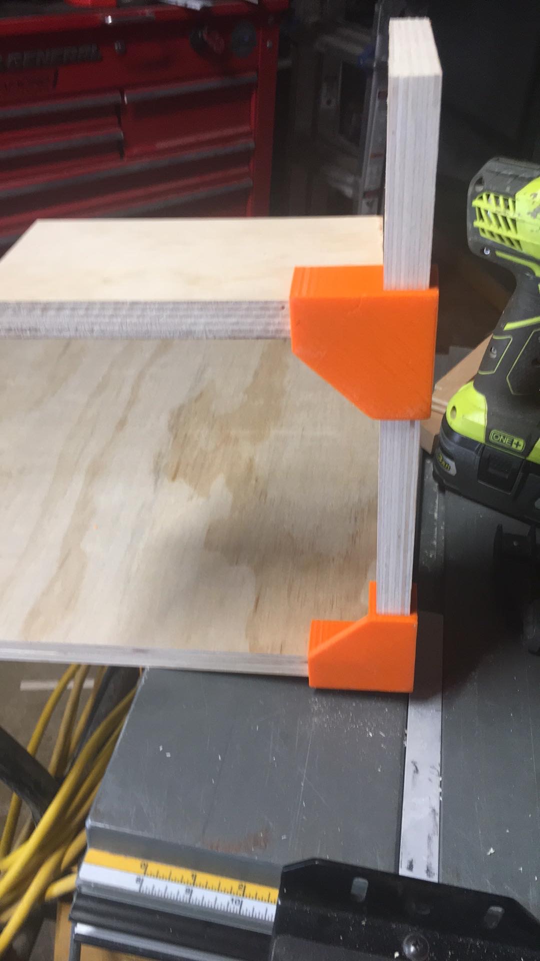 Plywood Quick Corner Clamps (2nd set of hands)