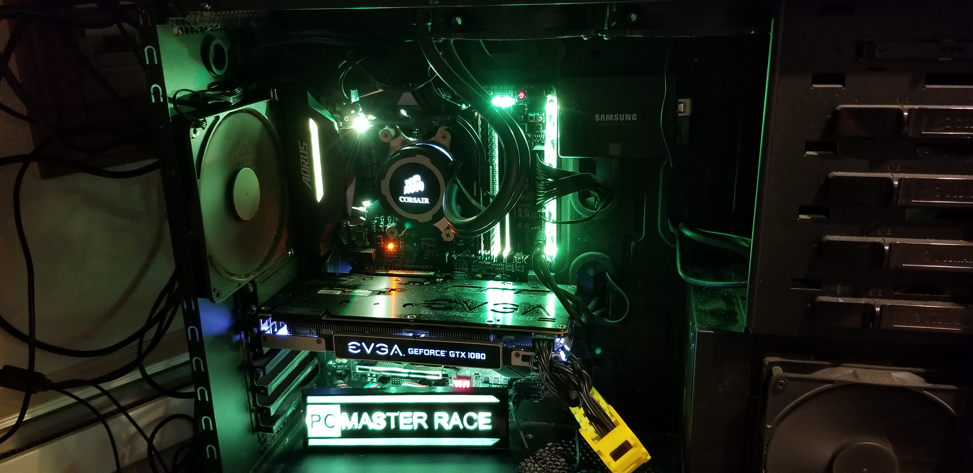 PCMR RGB Badge