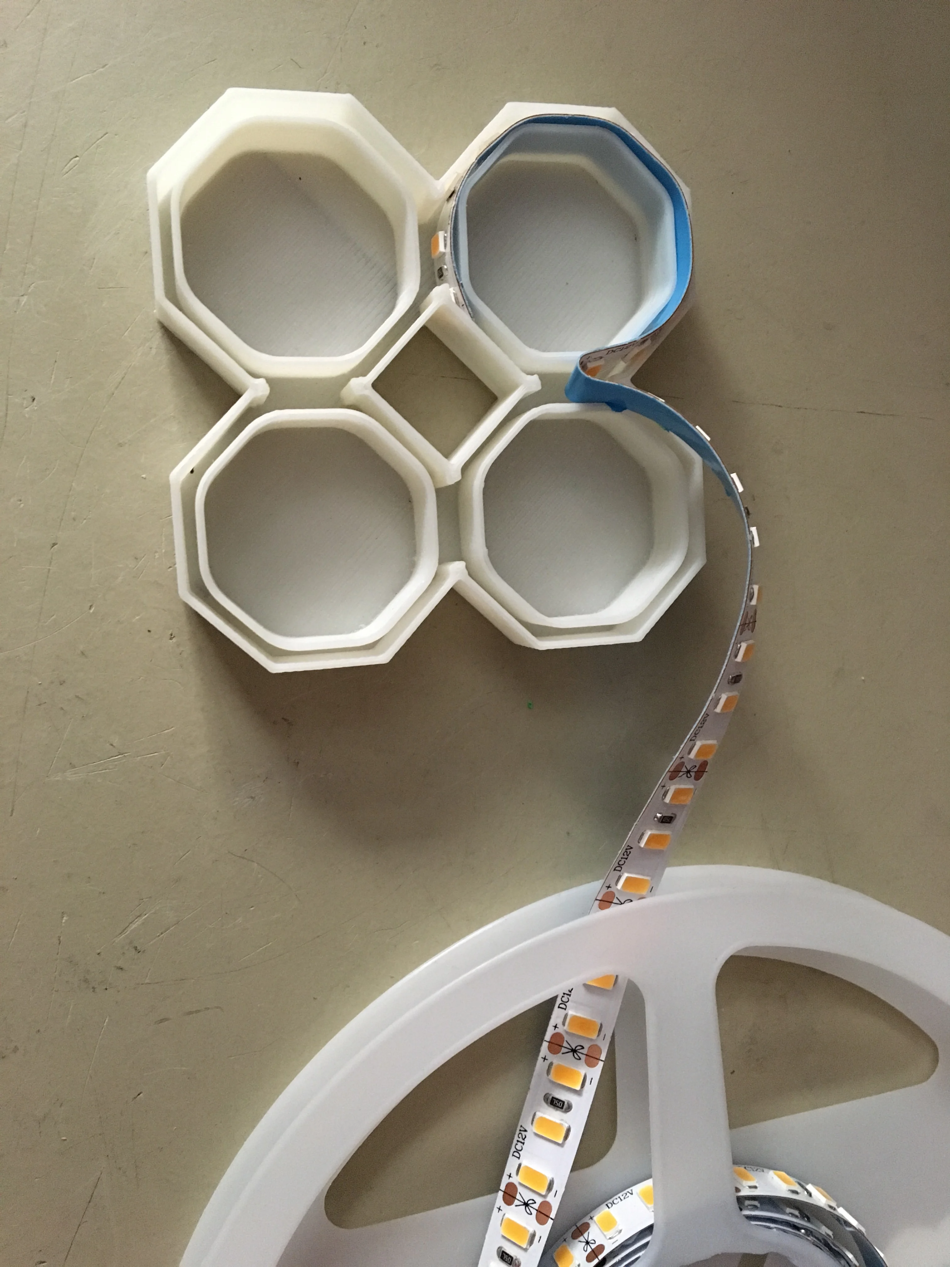 Bienenwaben LED-Stripe Lampensystem (Honeycomb Light)