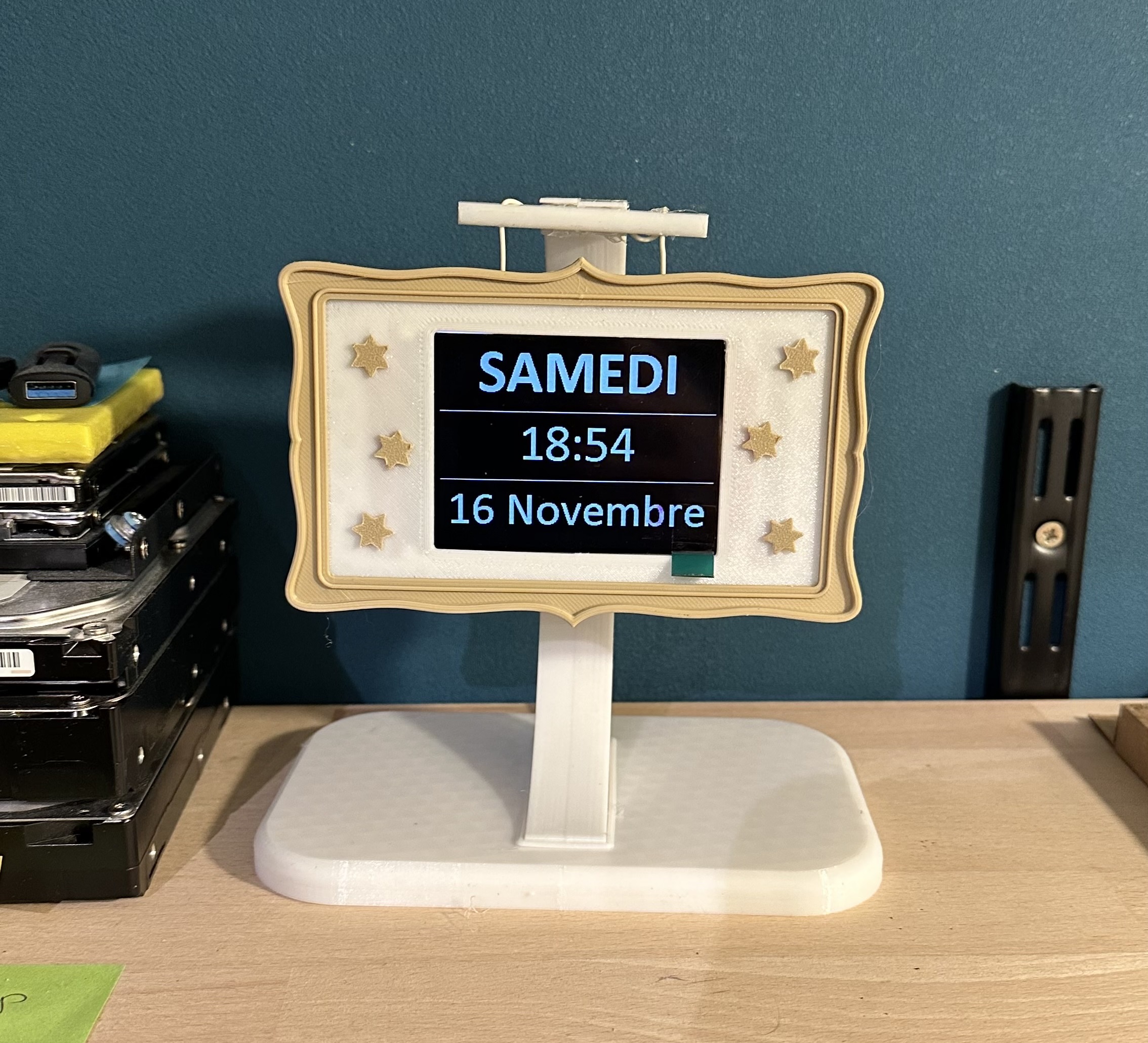 Daily calendar frame for elderly people