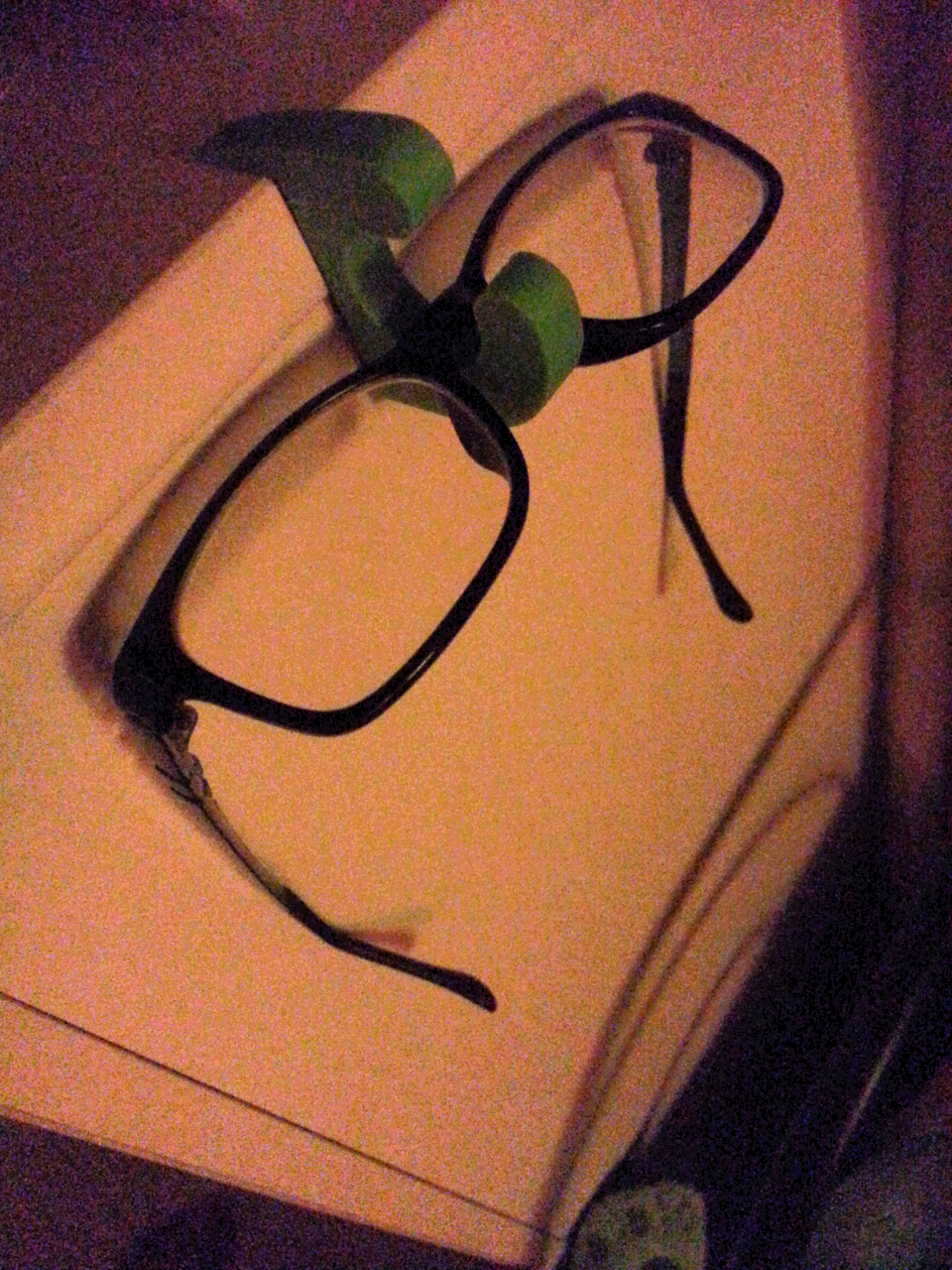 Bump-Safe Kids' Glasses (table/ cupboard) Clip