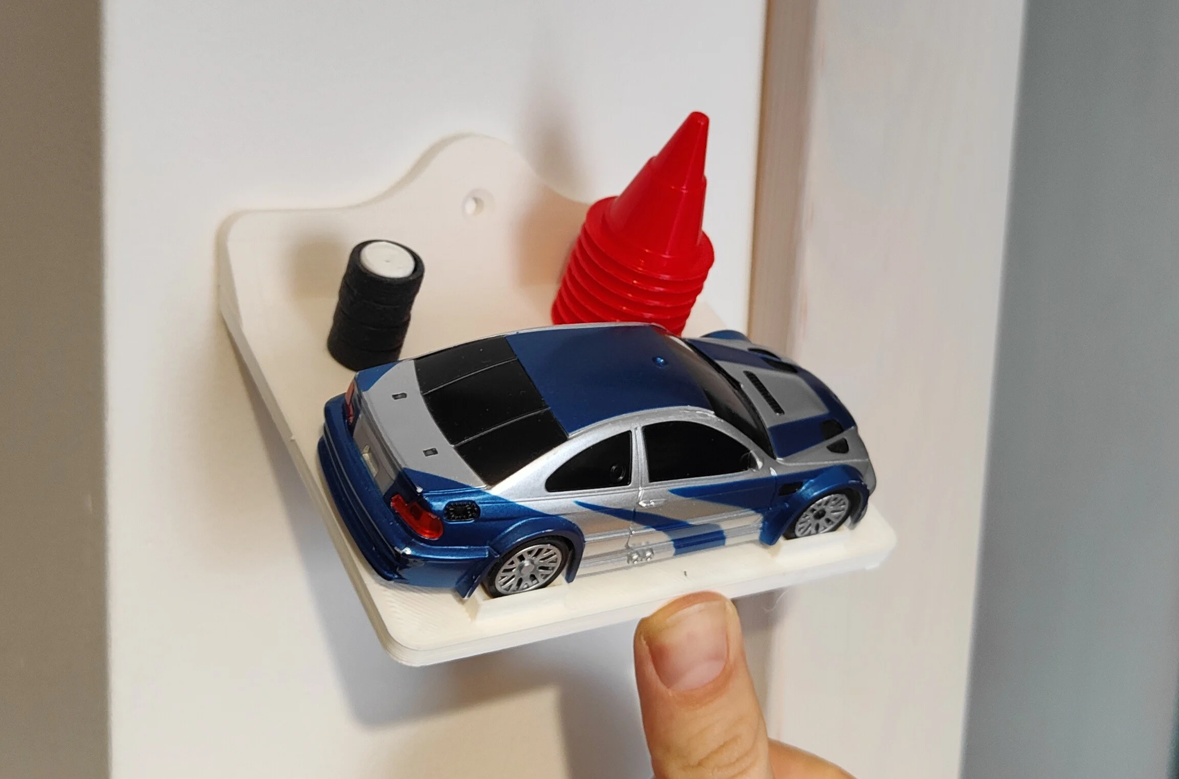 Jiabaile 1:43 Scale Drift Car wall mount / shelf
