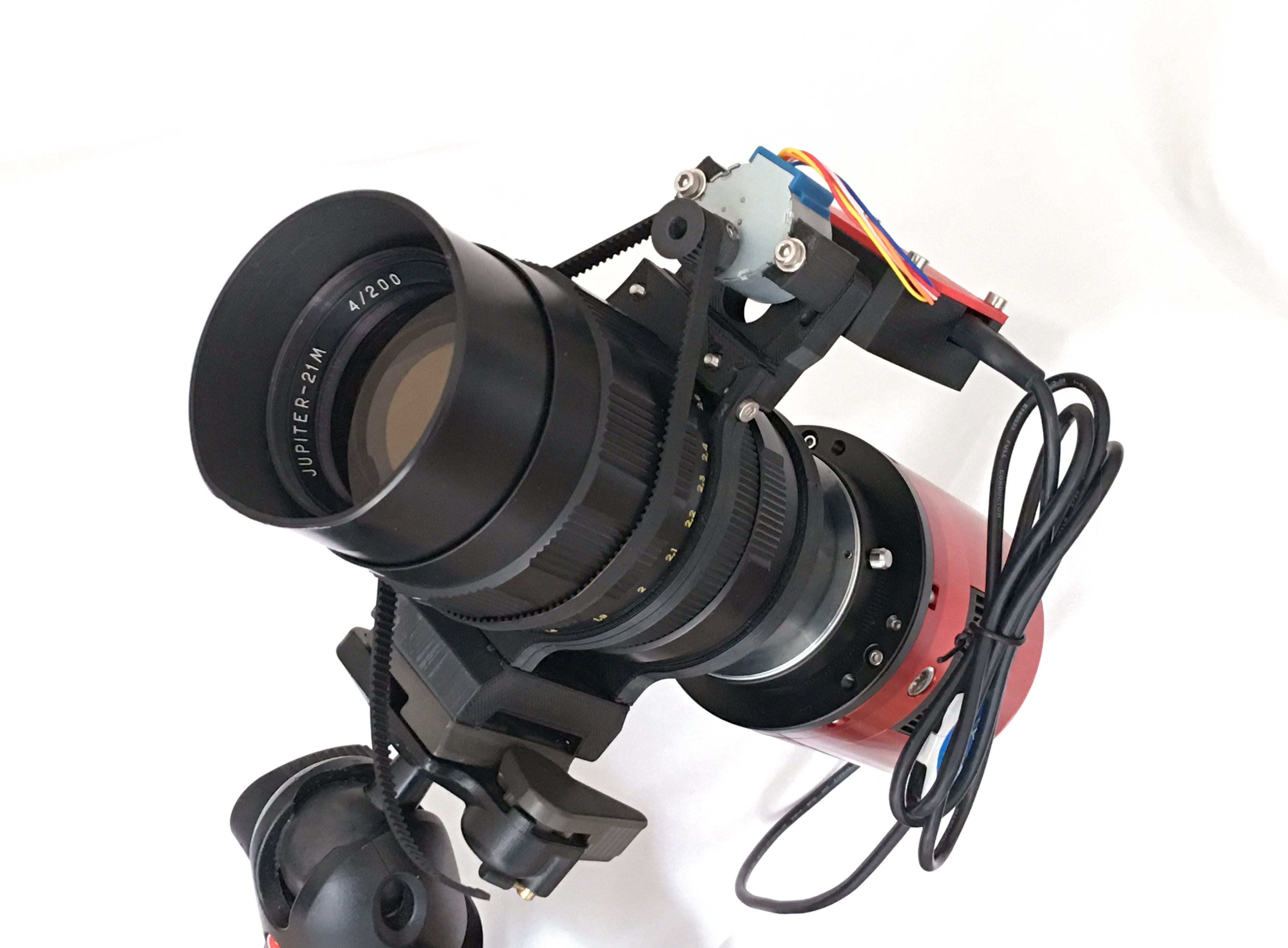 Focuser for telephoto lens