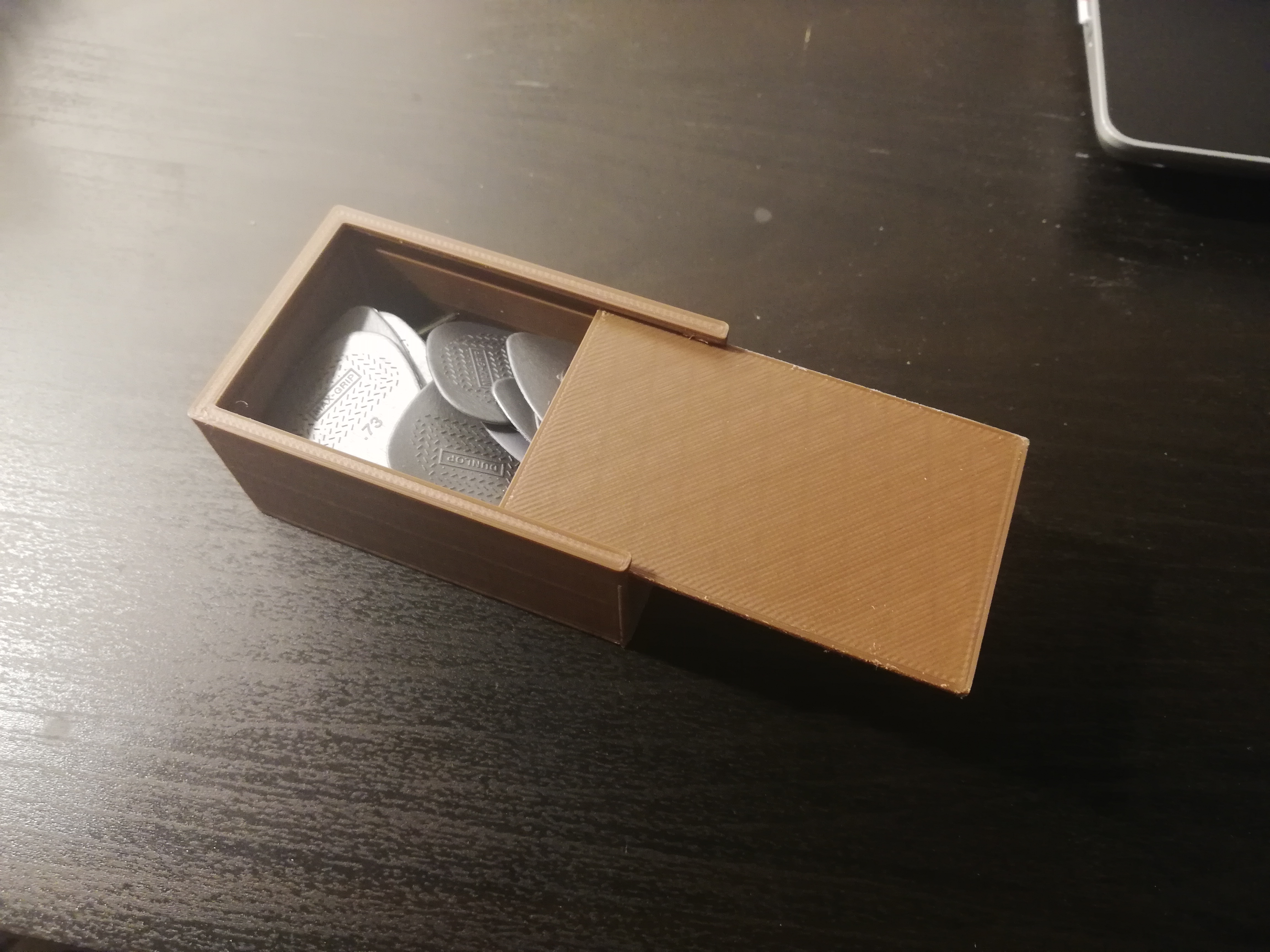 Guitar picks box