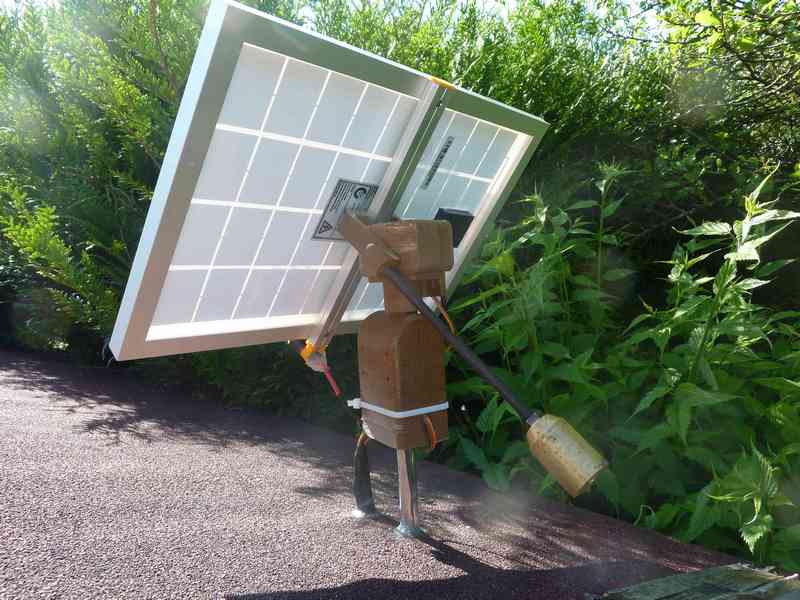 Cmd par servo moteur pour panneau photovoltaique (auto alimenté) - Orientation auto 2 axes en fonction du soleil (Picaxe 20x2)
