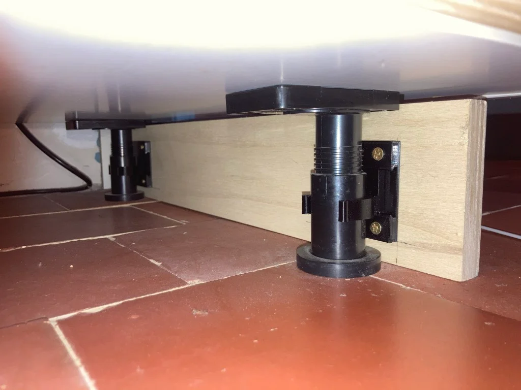 Baseboard clip for IKEA METOD (kitchen)