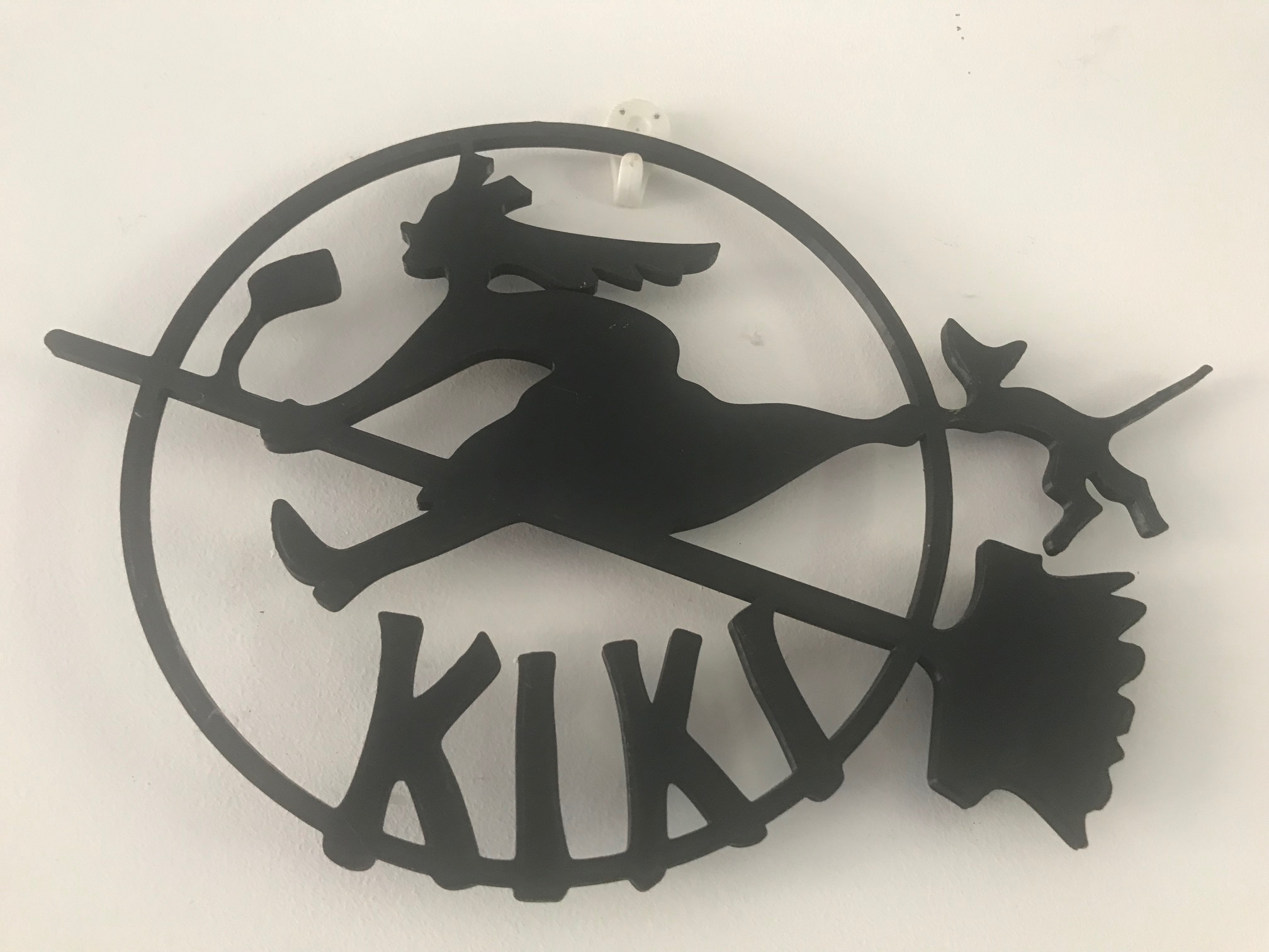 Le Panneau du Magasin de Kiki la petite sorcière / Kiki's Delivery Services Sign