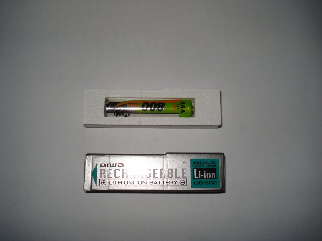 Aiwa LIB-902 Adapter for AAA Batterie