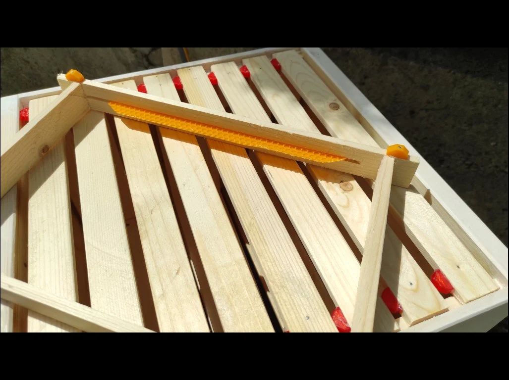 Beehive Starter Strips V2.0 (cell size 5.0 - 5.2 mm)