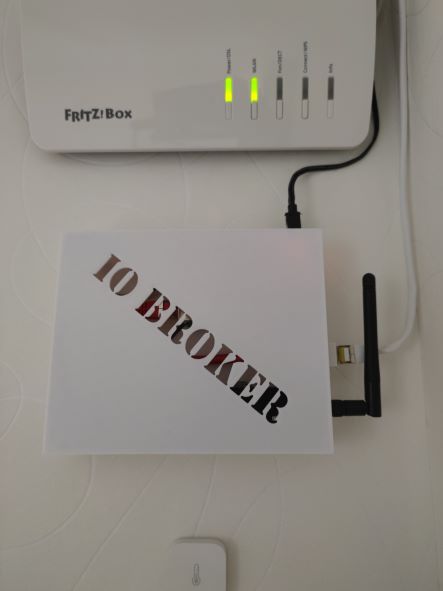 IO Broker Case für Tisch und Wandmontage mit Zigbee u. Platz für eine Markisensteuerung