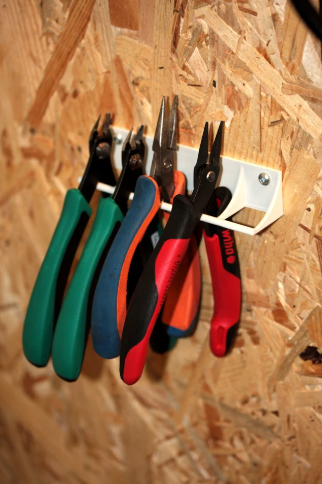Pliers holder