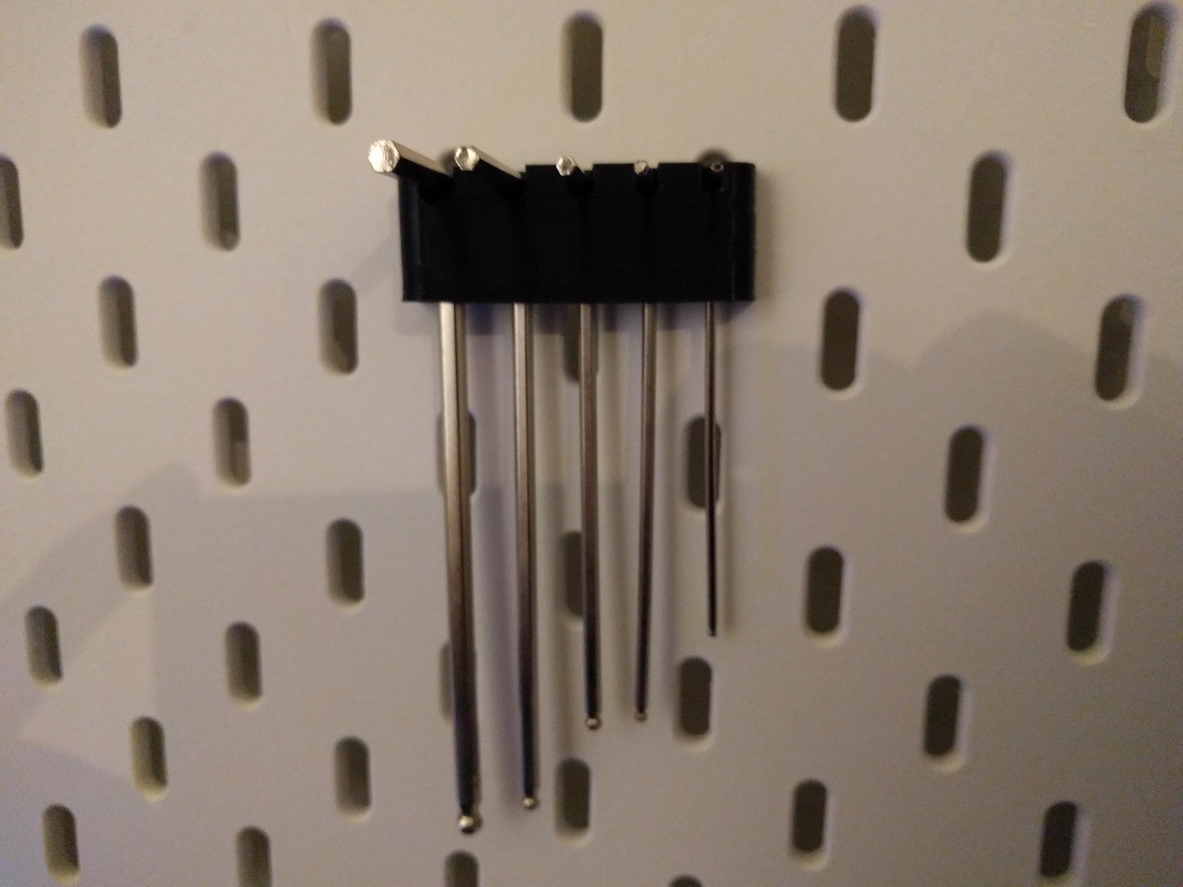 Customizable hexkey mount for Ikea Skadis