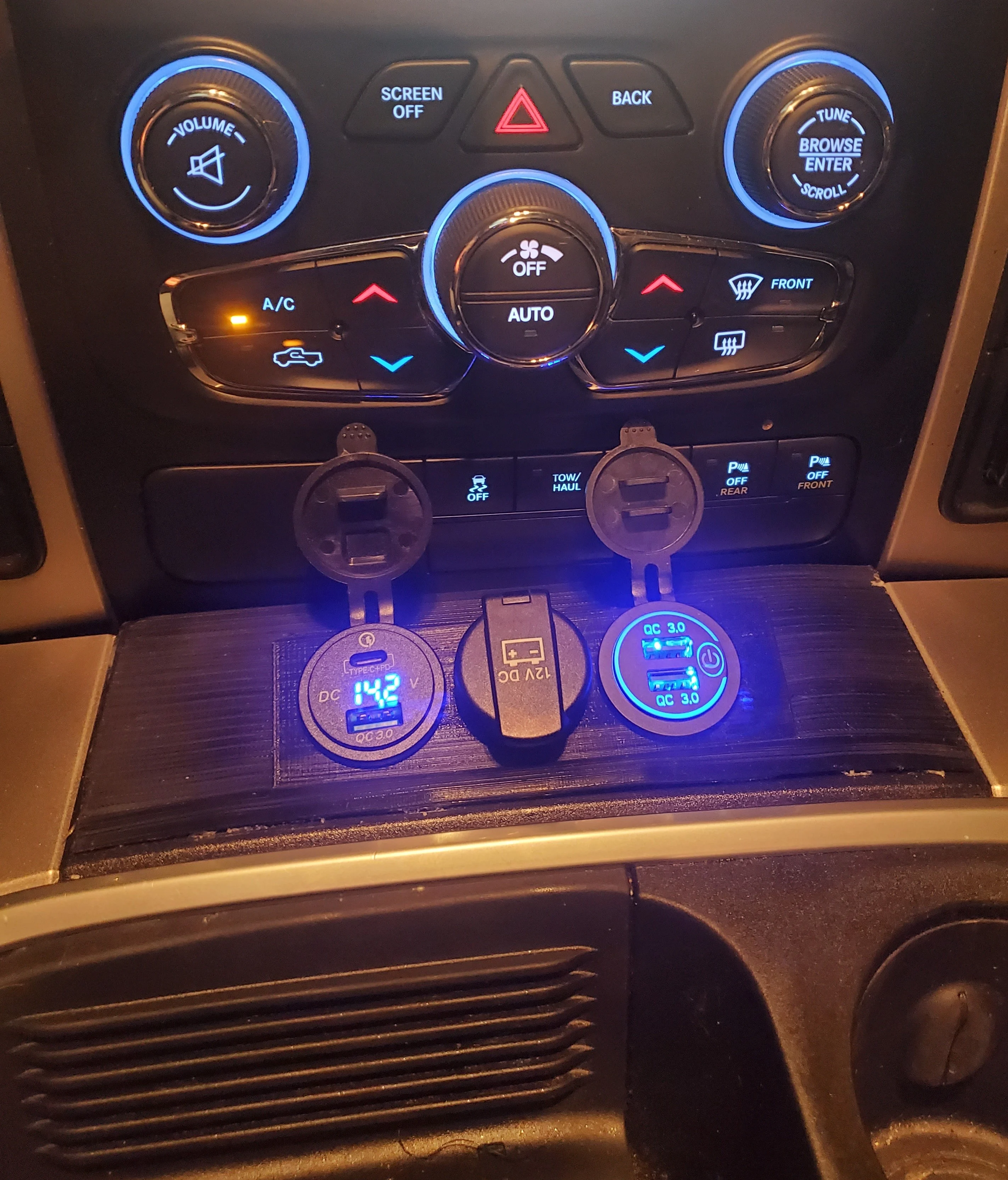 Dodge Ram USB panel