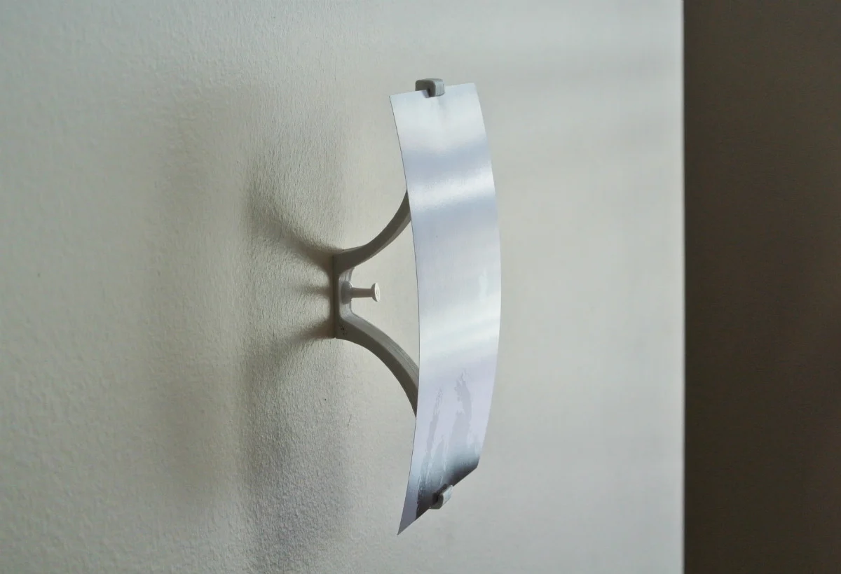 Floating photo frame