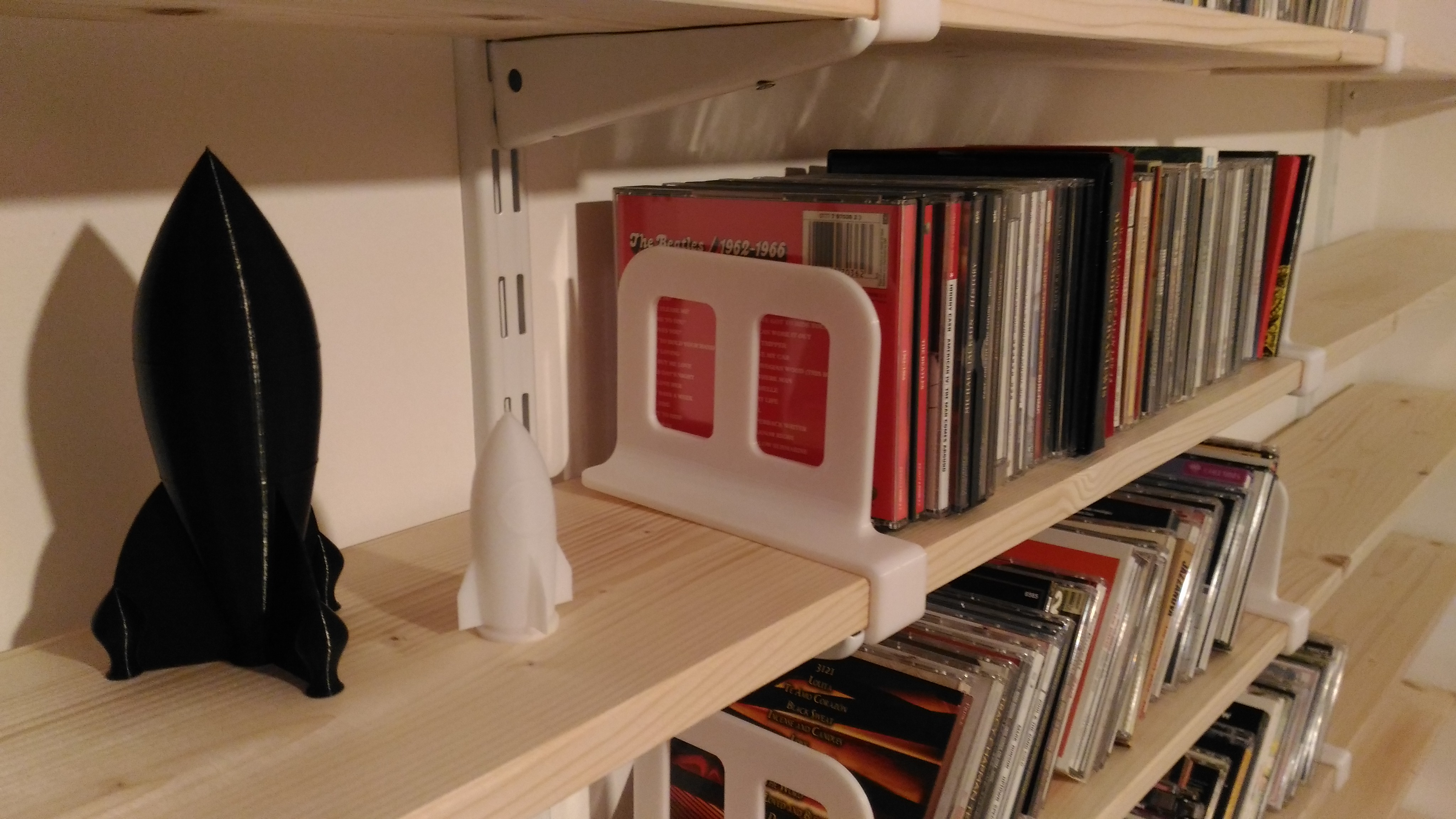 Shelf separator / Book stand