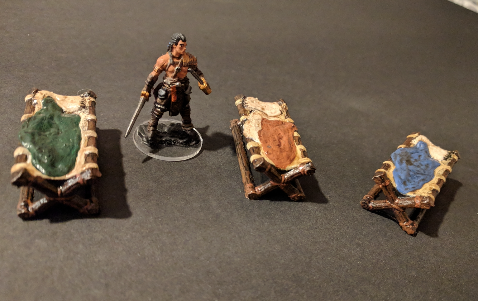 Adventurer's Camp - Log Cot - 28mm gaming