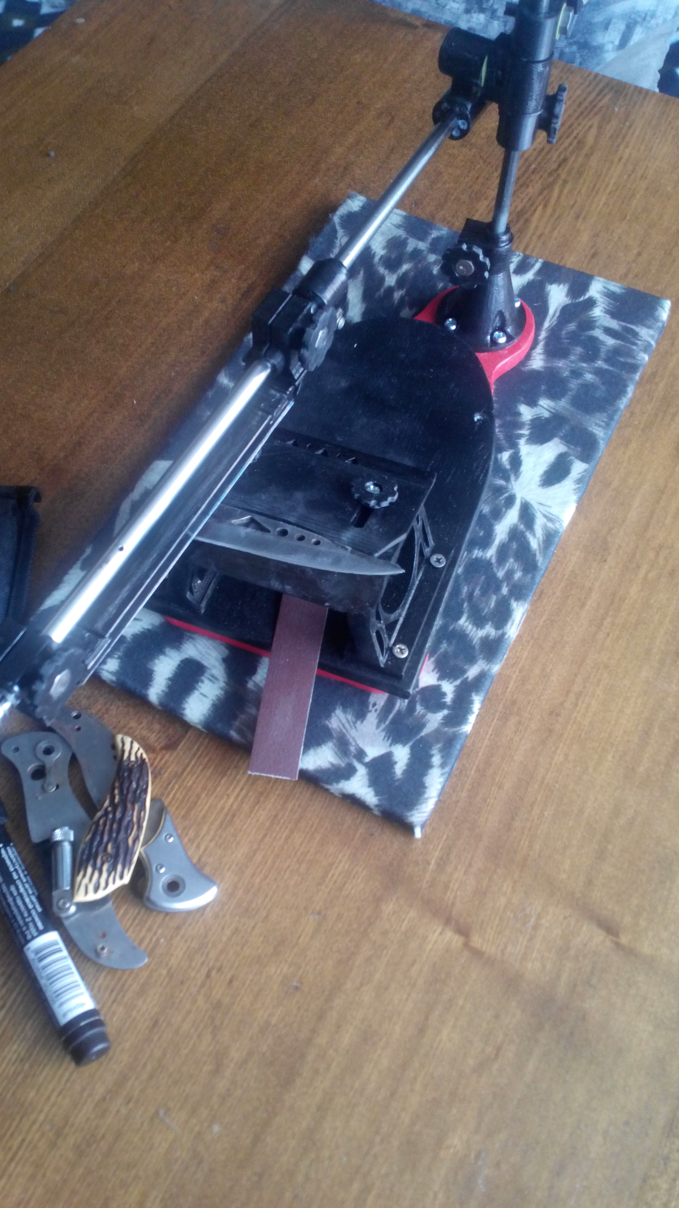 Knife sharpener